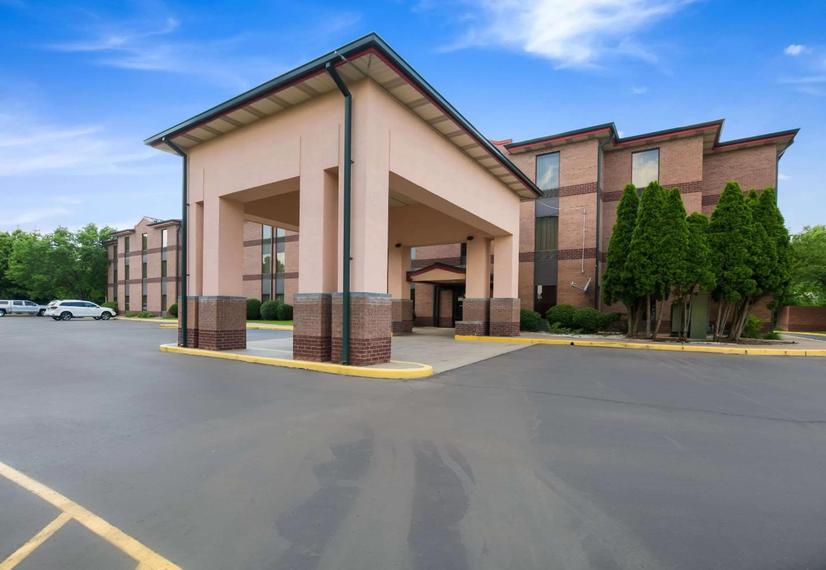 Property building in Quality Inn & Suites Sellersburg - Louisville Area