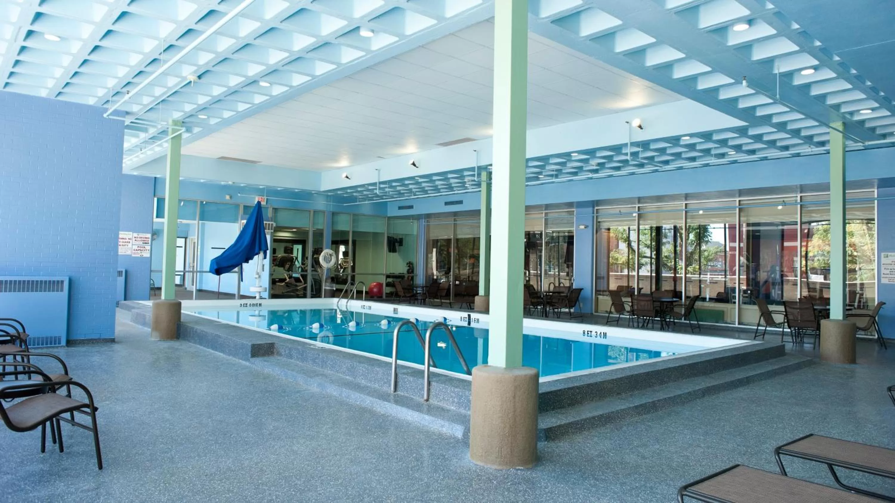 Swimming pool in Holiday Inn Rock Island-Quad Cities by IHG
