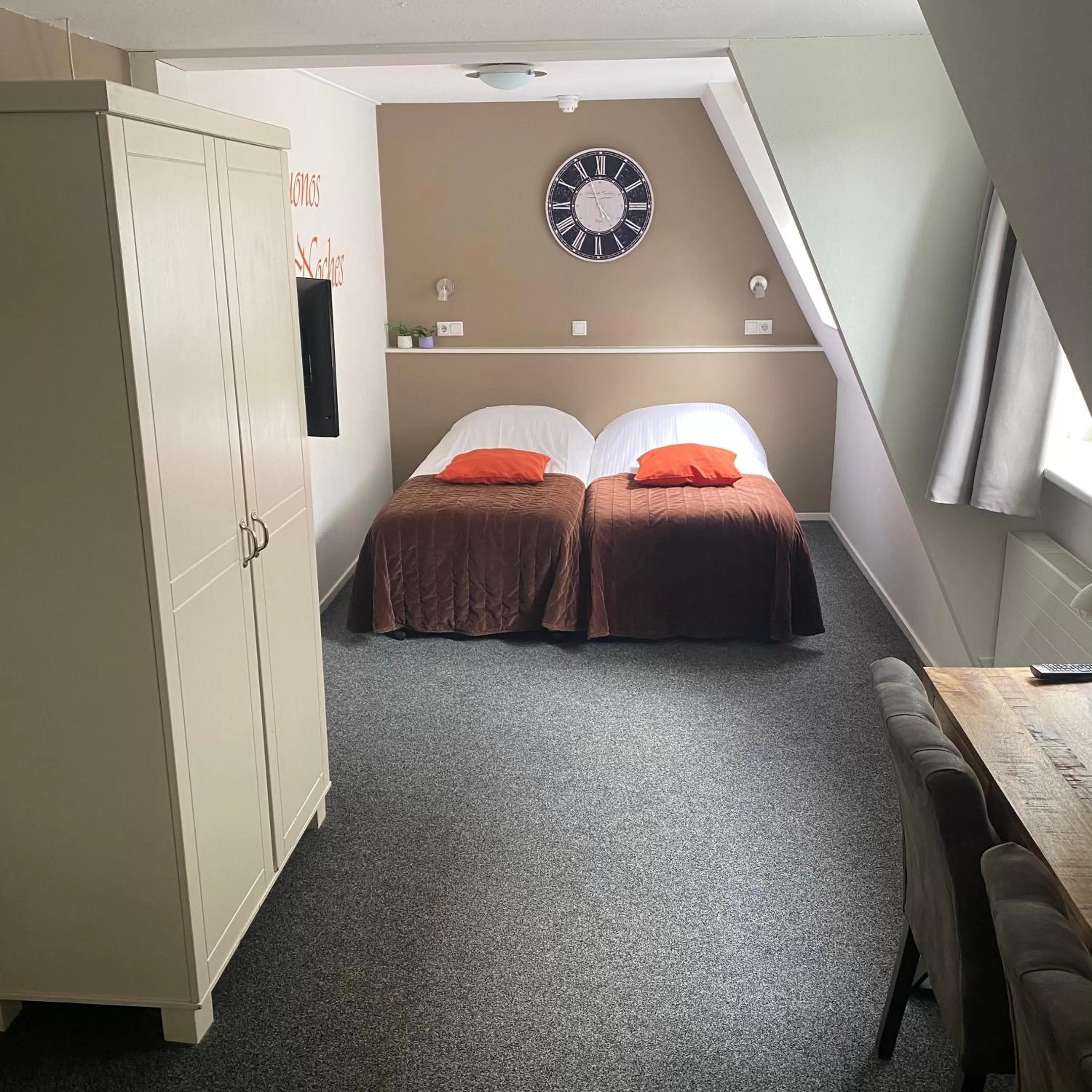Bedroom in Het Wapen van Noordwijkerhout