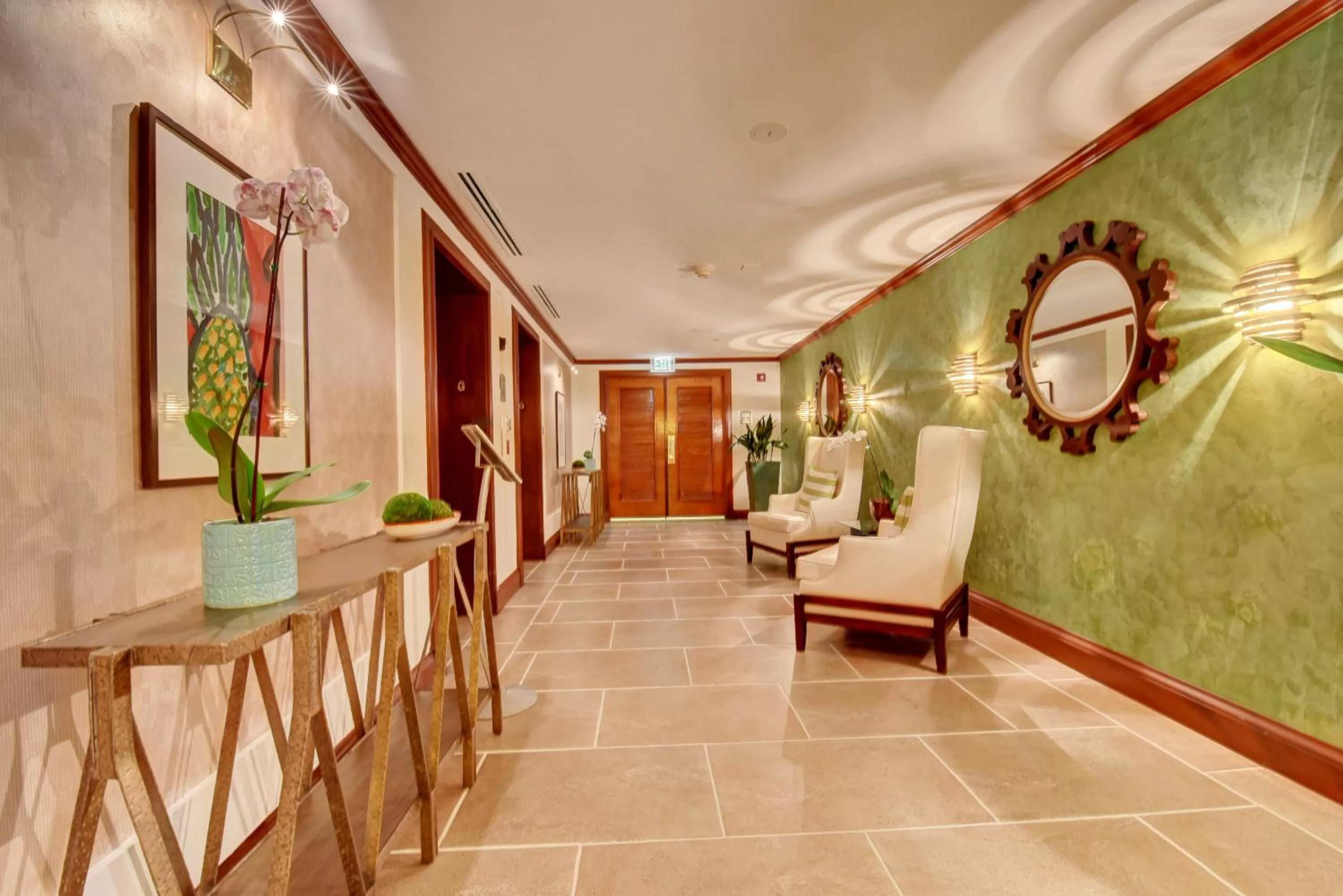 elevator in The Mutiny Luxury Suites Hotel