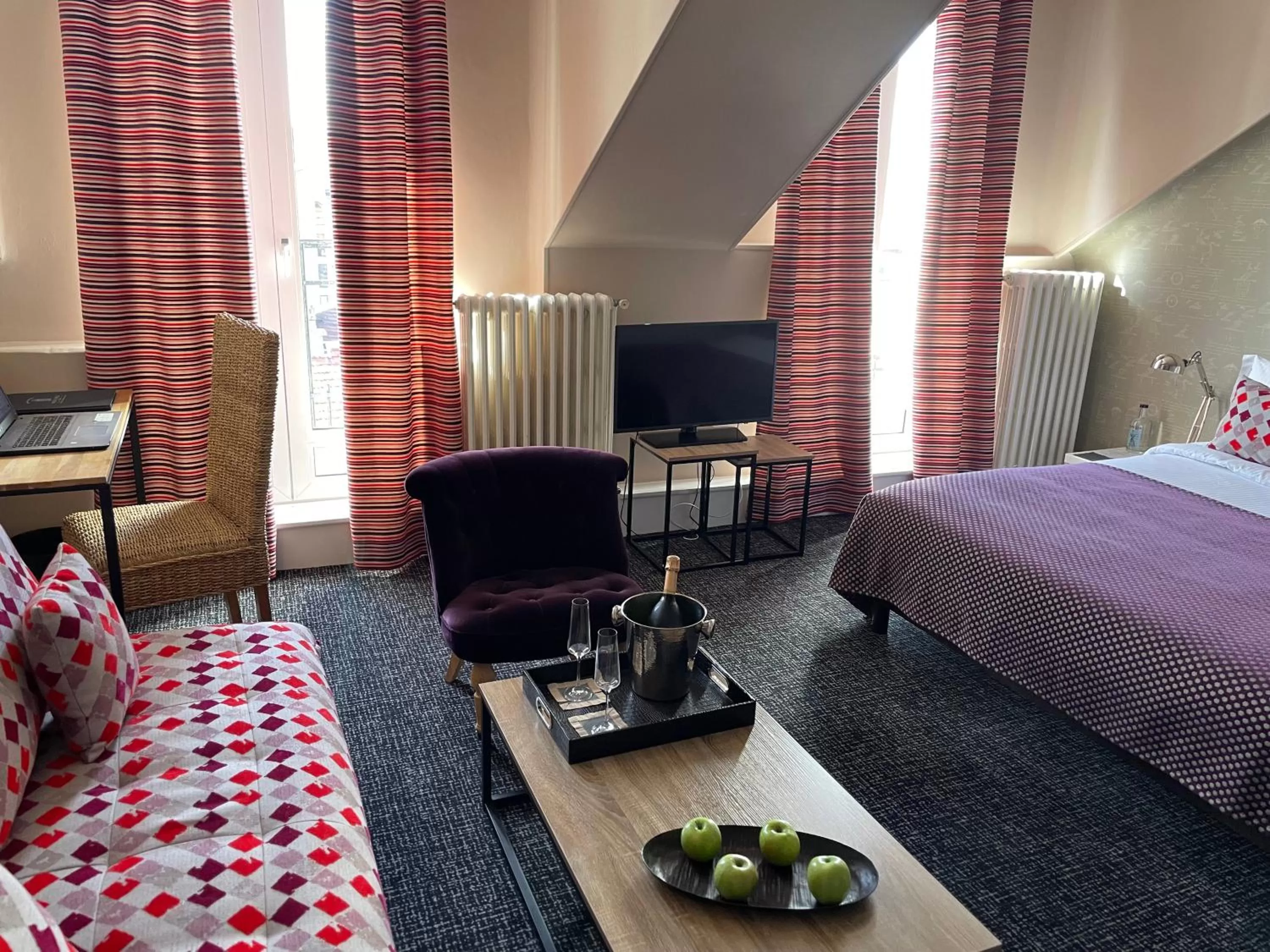 Bedroom, Bed in Nouvel Hôtel & Appartements