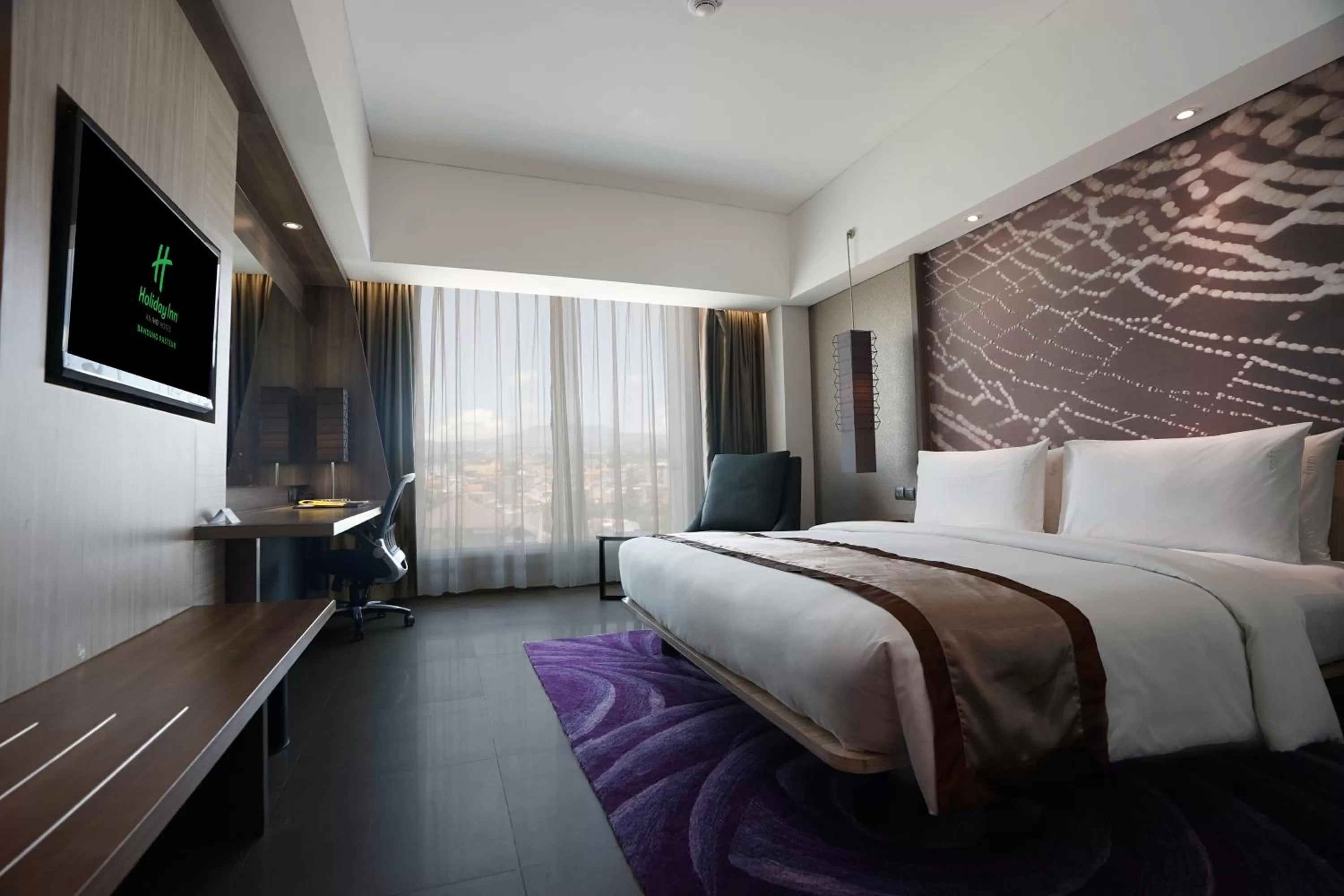 TV and multimedia, Bed in Holiday Inn Bandung Pasteur by IHG