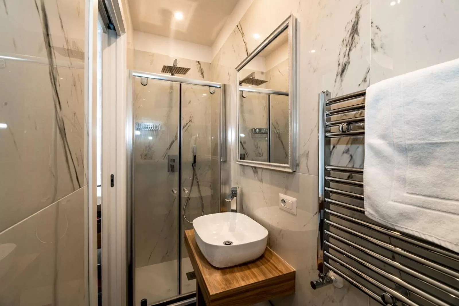 Bathroom in Luna Luxury Bed and Breakfast