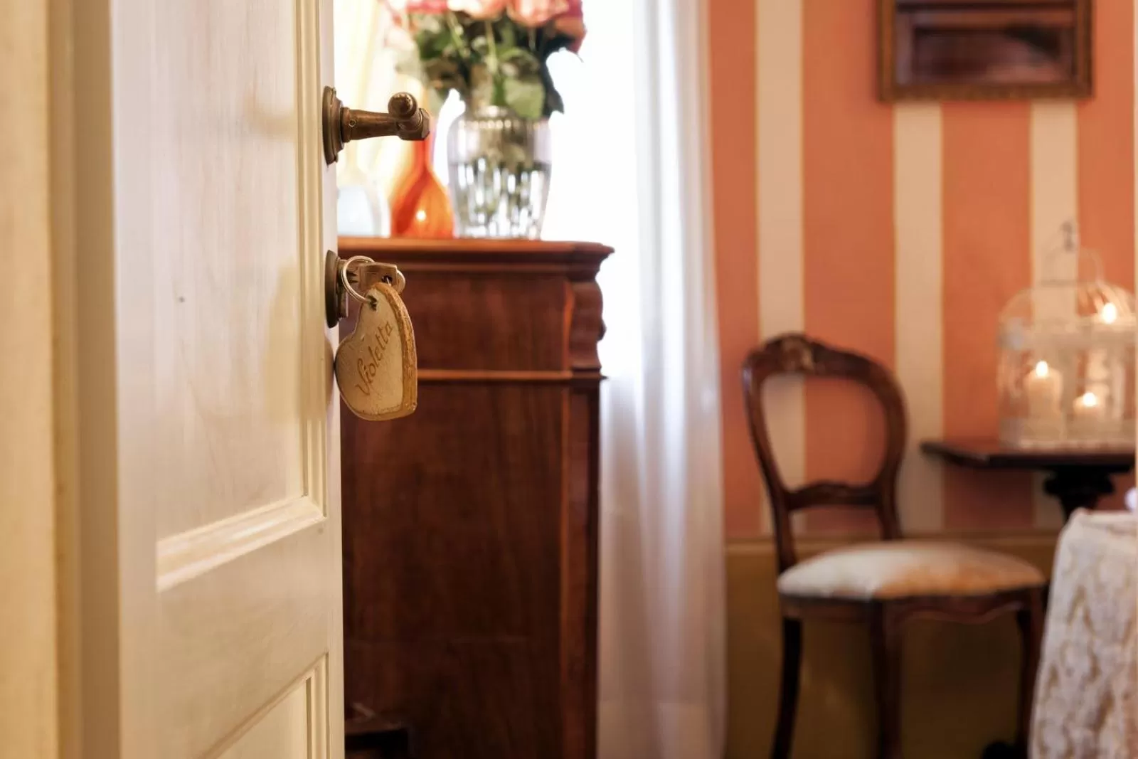 Decorative detail, Seating Area in TORRE GIARDINO SEGRETO B&B- Borgo Capitano Collection - Albergo diffuso