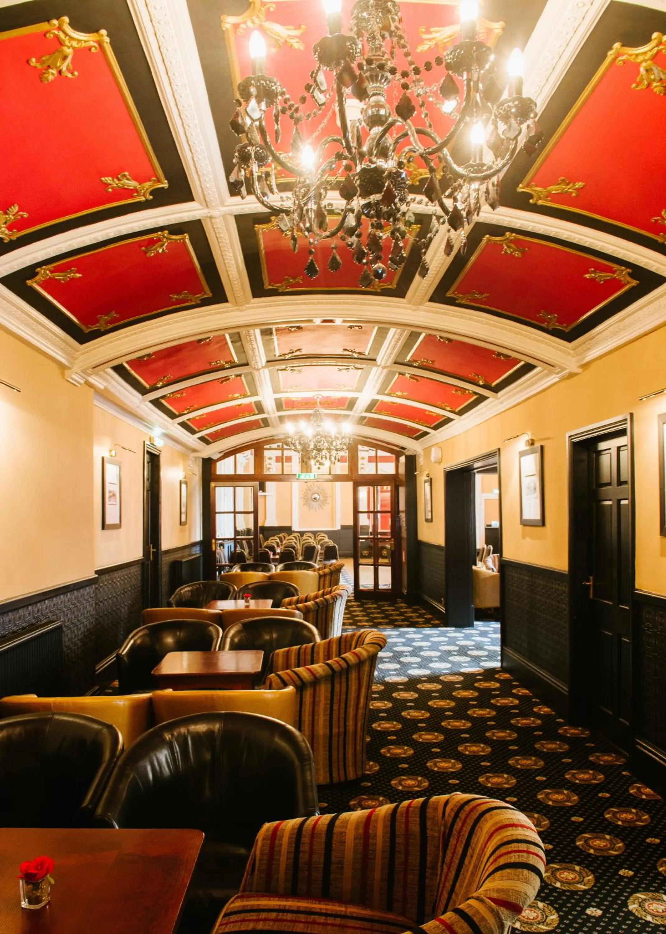 Communal lounge/ TV room in Park House Hotel