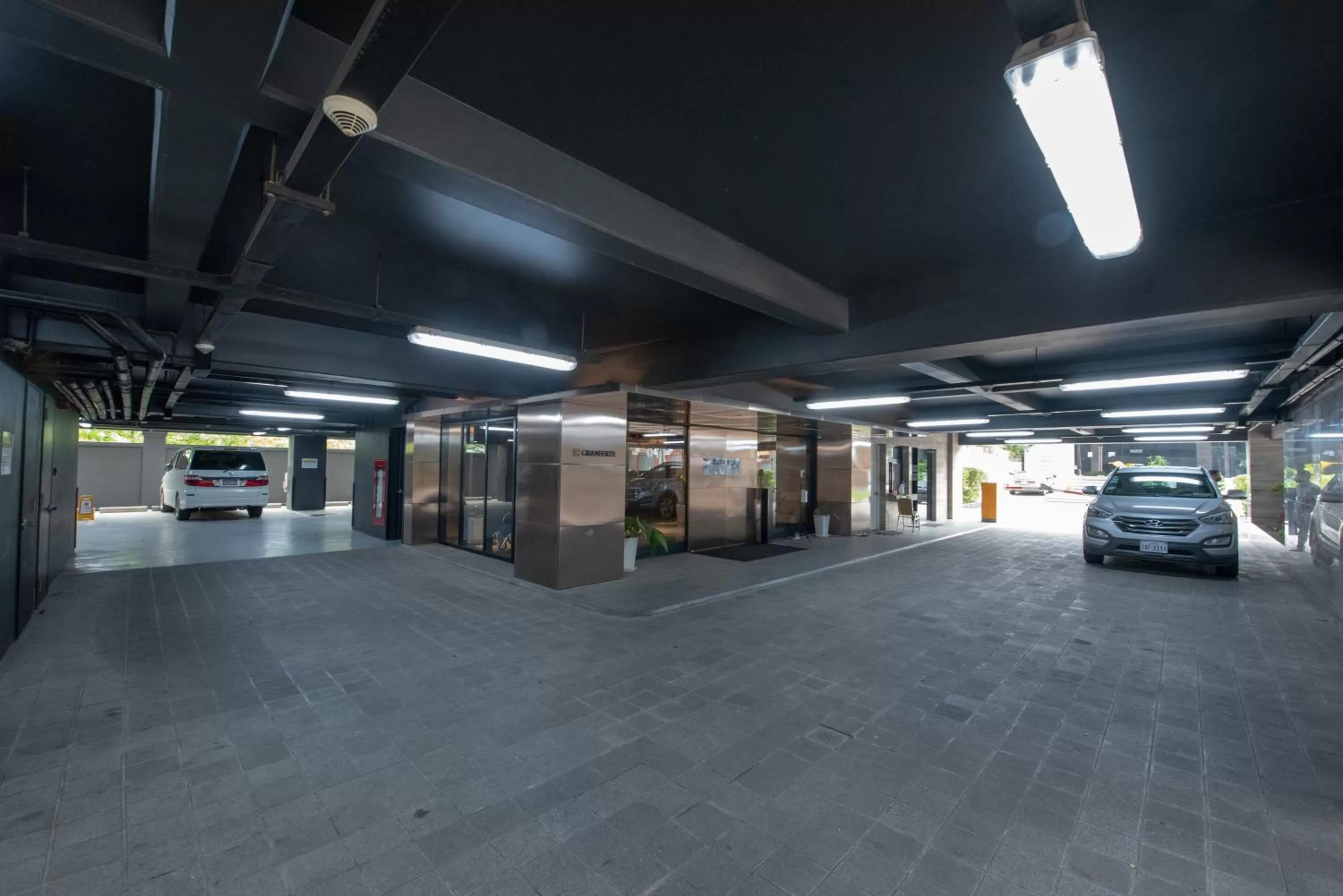 Parking in GRANFERTE Phnom Penh Hotel