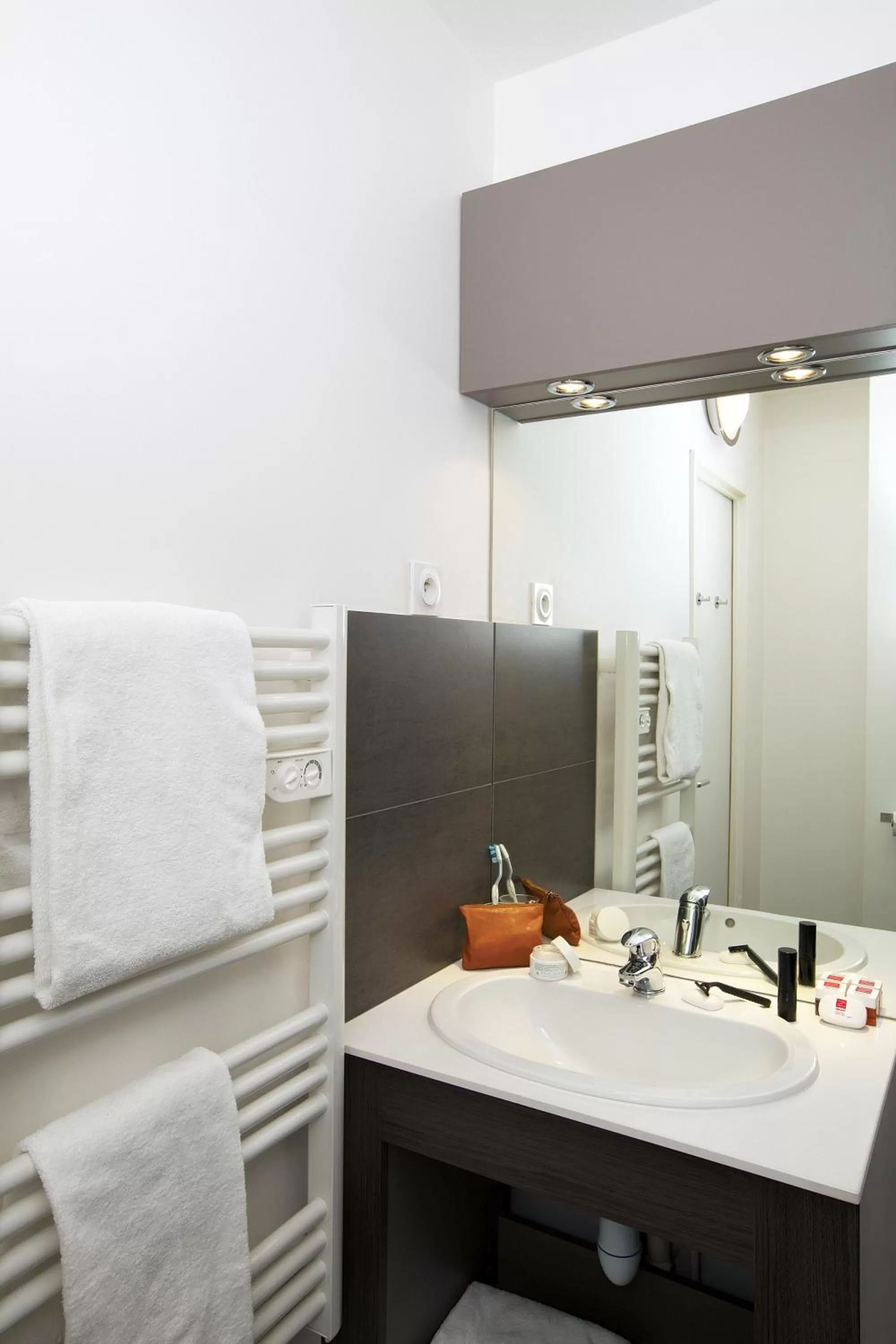 Bathroom in Séjours & Affaires Montreuil Saint Mandé