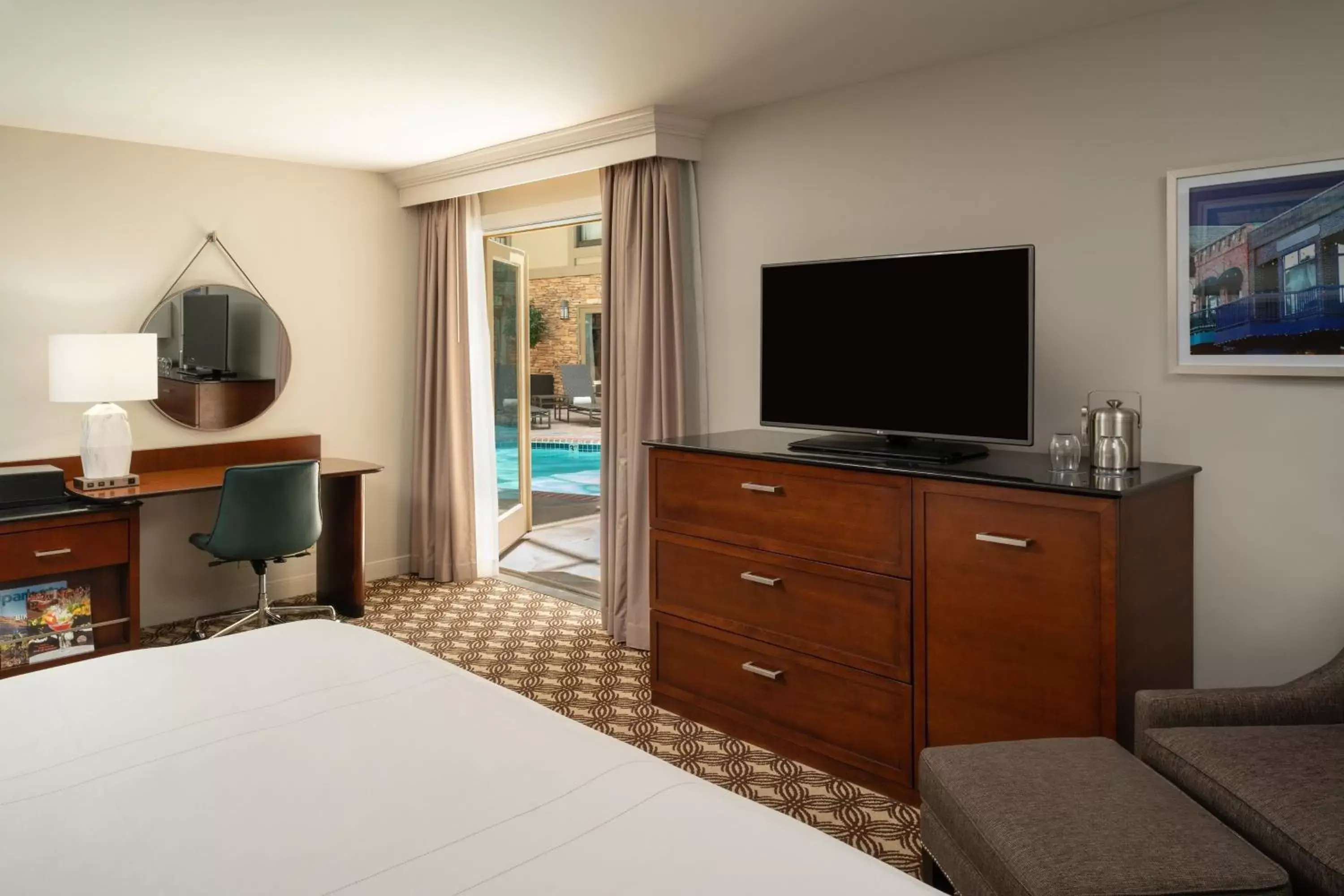 Guest room, 1 King, Pool view, Ground floor, Pool access in Sheraton Park City Guest room, 1 King, Pool view, Ground floor, Pool access in Sheraton Park City