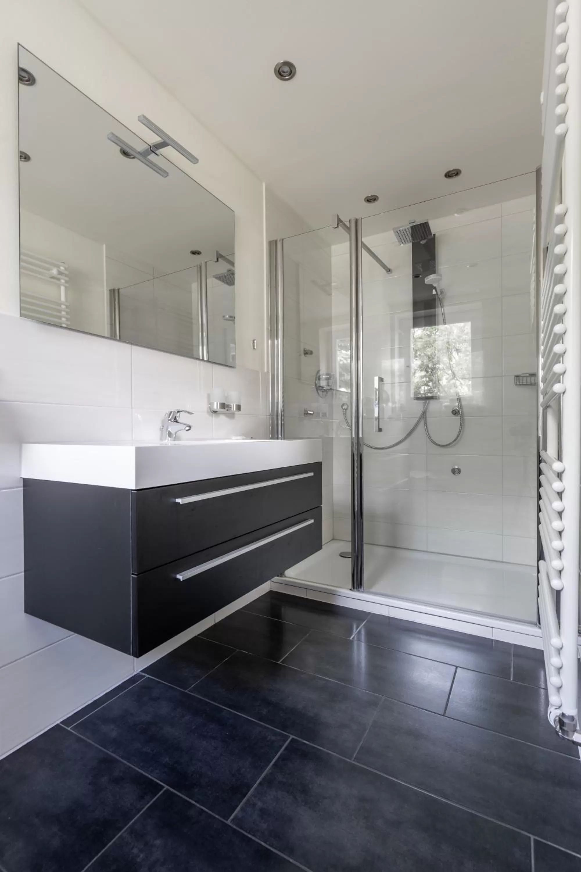 Bathroom in Hotel Luina Beach