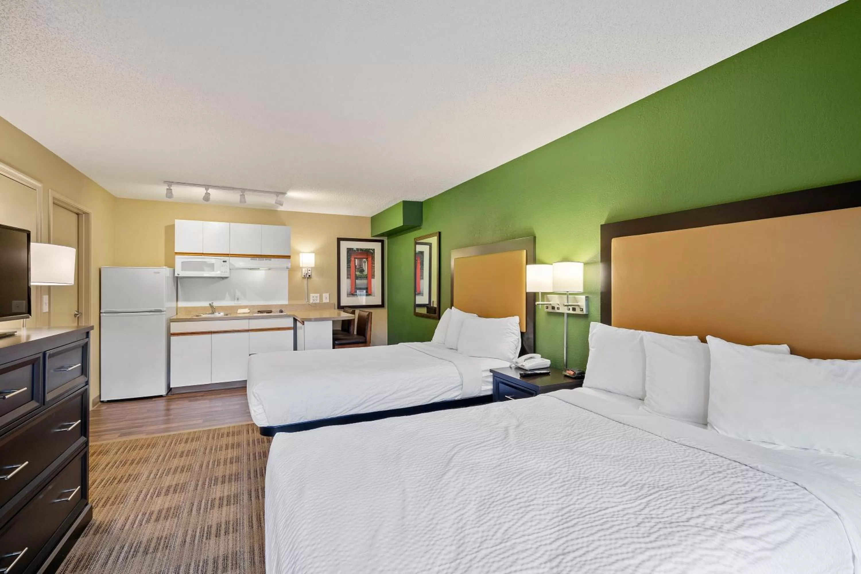 Photo of the whole room, Bed in Extended Stay America Suites - Washington, DC - Falls Church - Merrifield