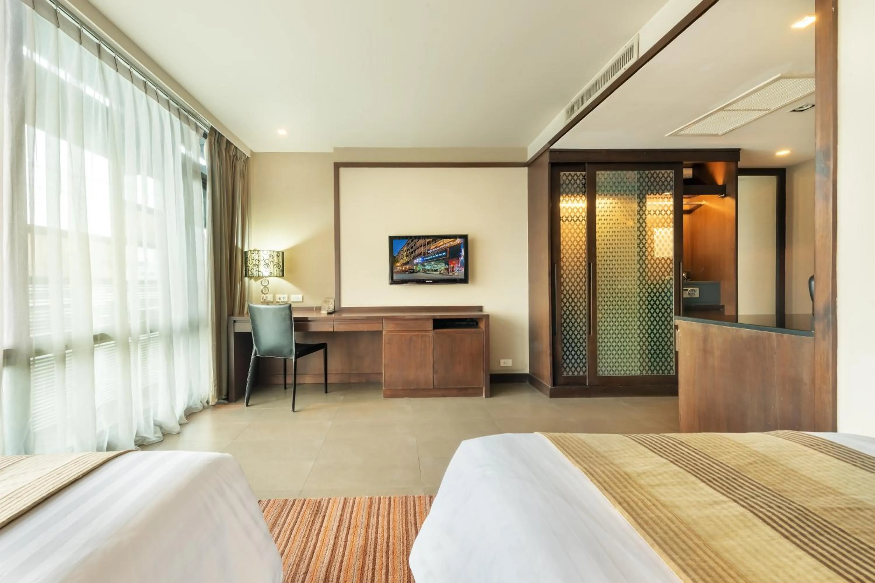 Bed in M2 de Bangkok Hotel