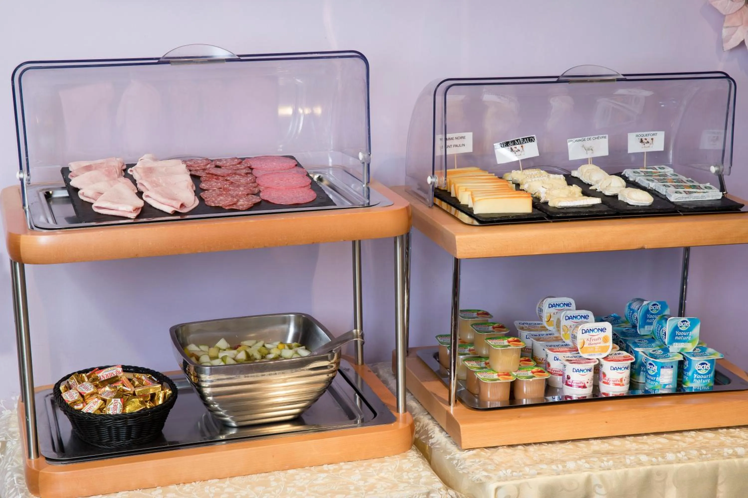 Buffet breakfast in Hôtel Soft