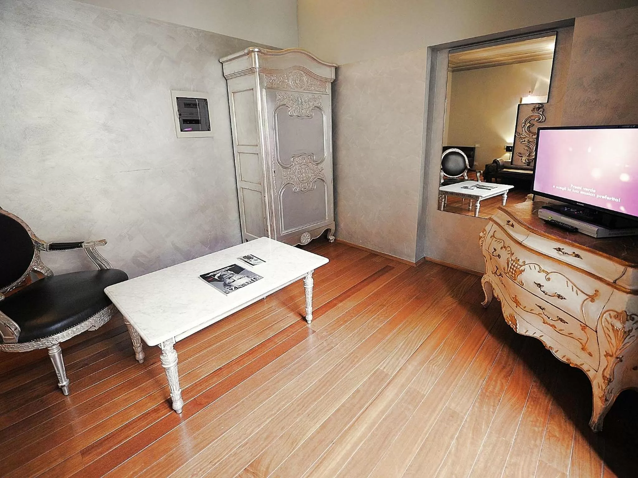 Photo of the whole room in Borghese Palace Art Hotel