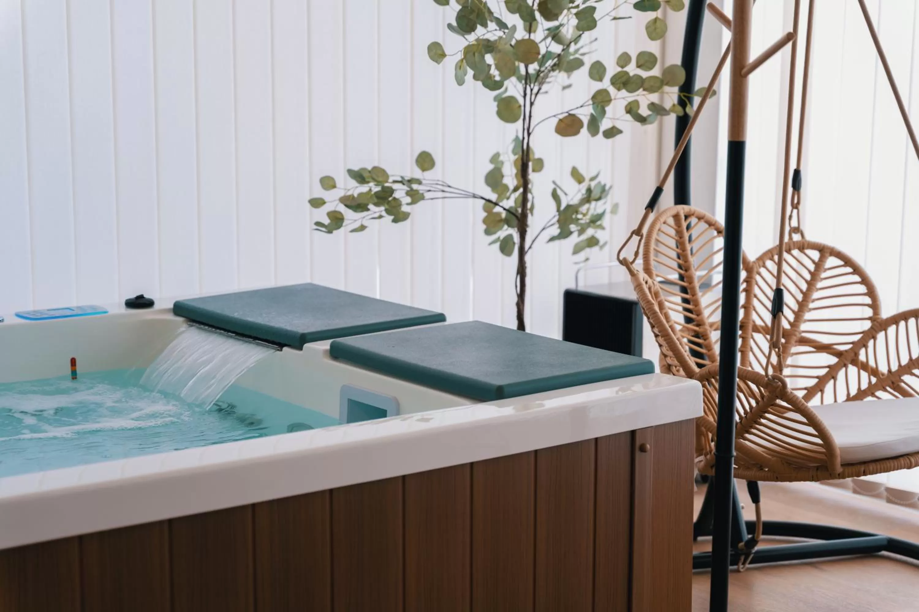 Hot Tub in Emesh Boutique Suite