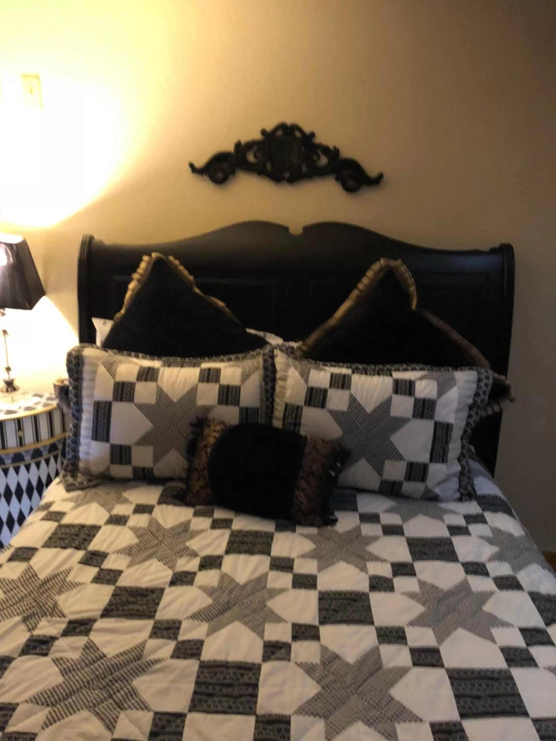 Bed in All Seasons Inn