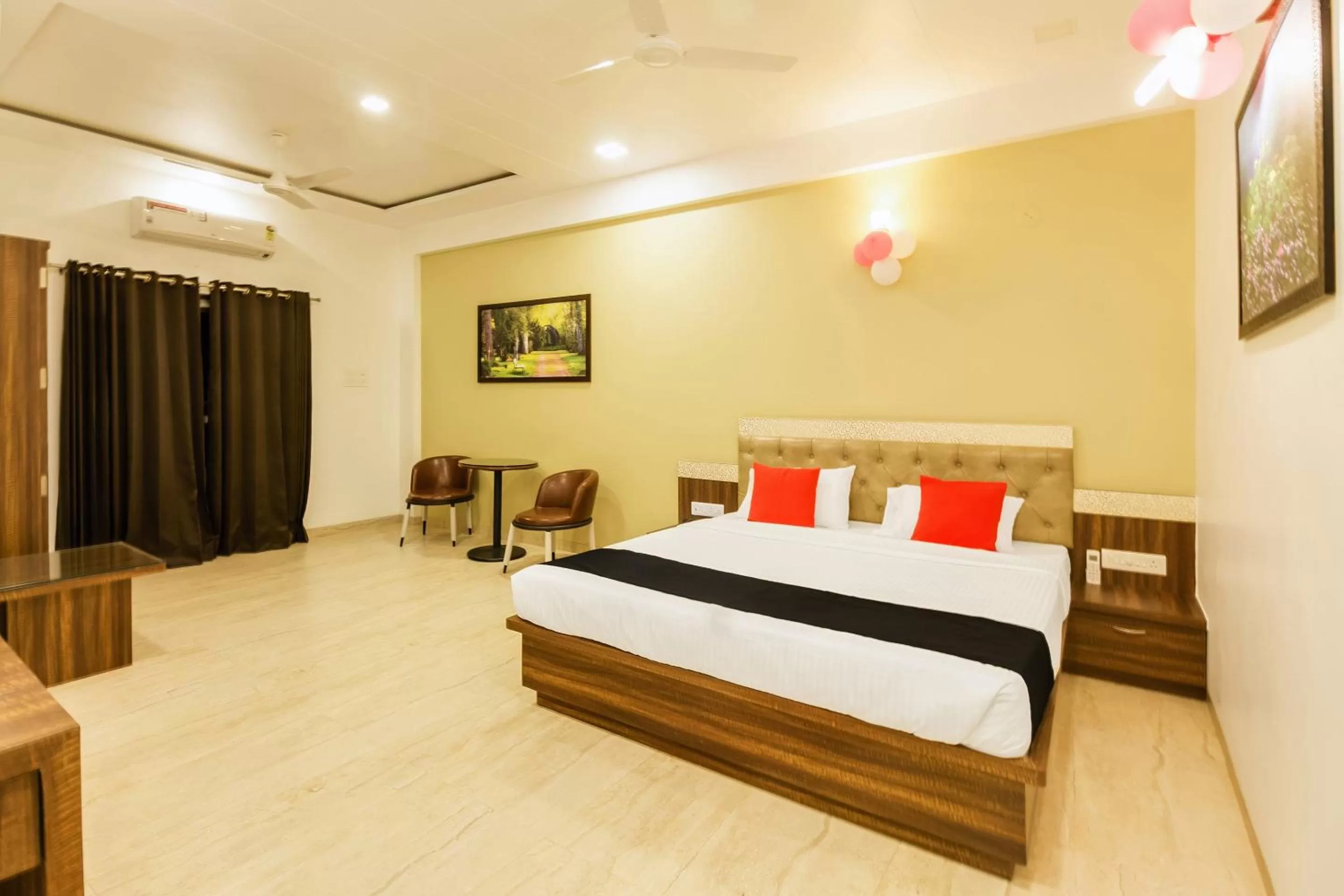 Bedroom, Bed in Hotel Om Inn - Talegaon Dabhade