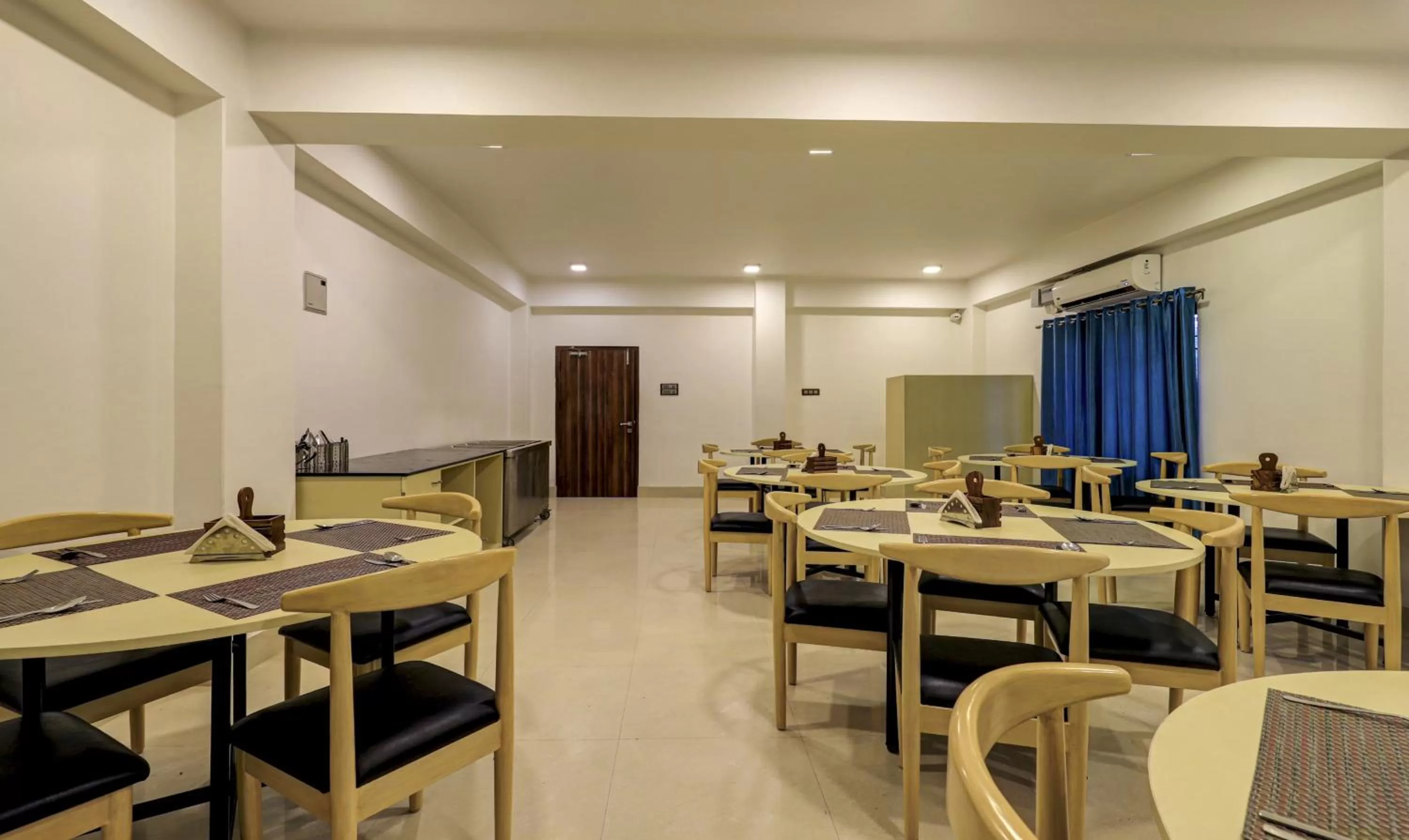Restaurant/places to eat in Treebo Arna Residency