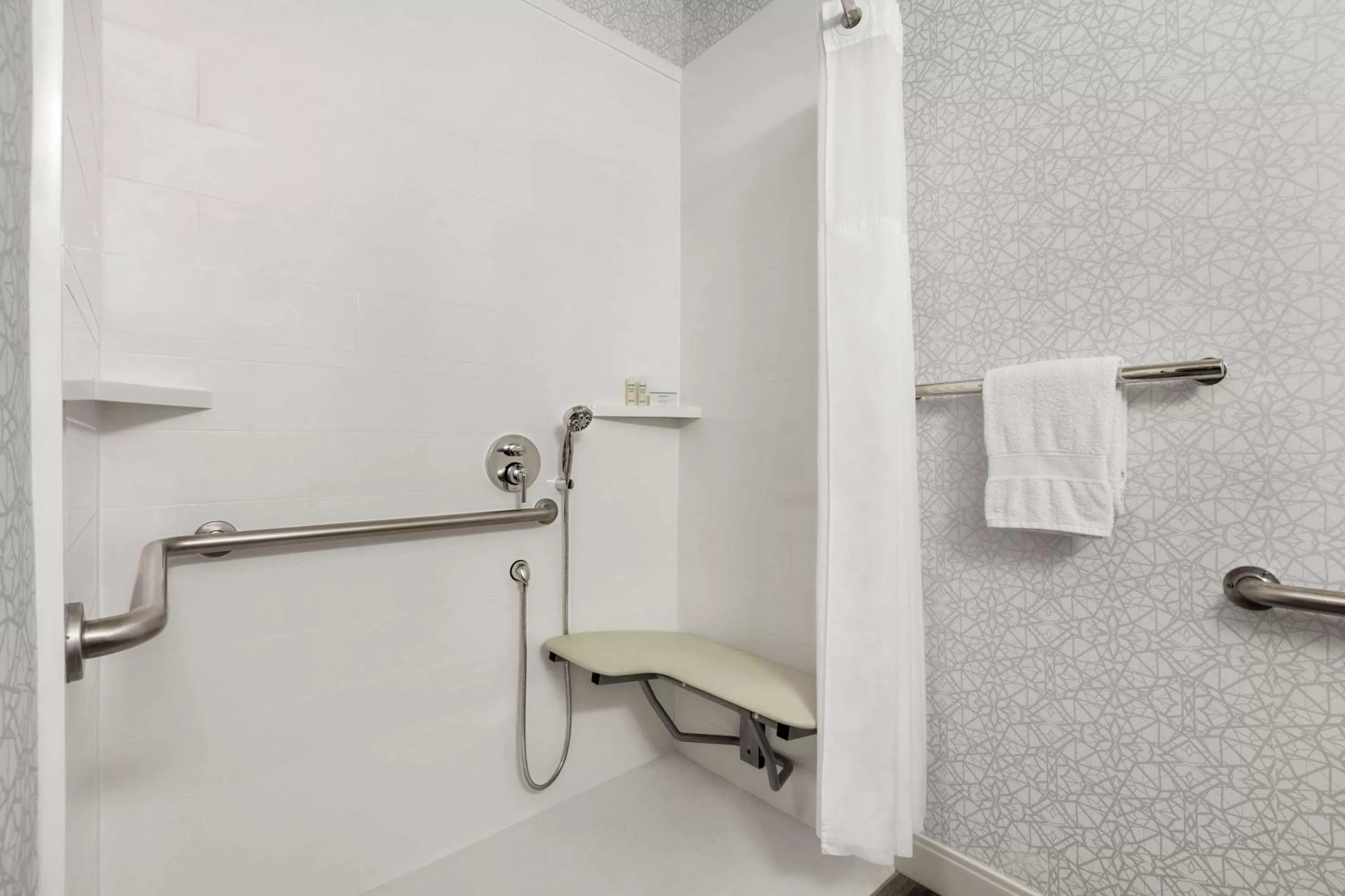 Bathroom in Hampton Inn Sacramento/Rancho Cordova