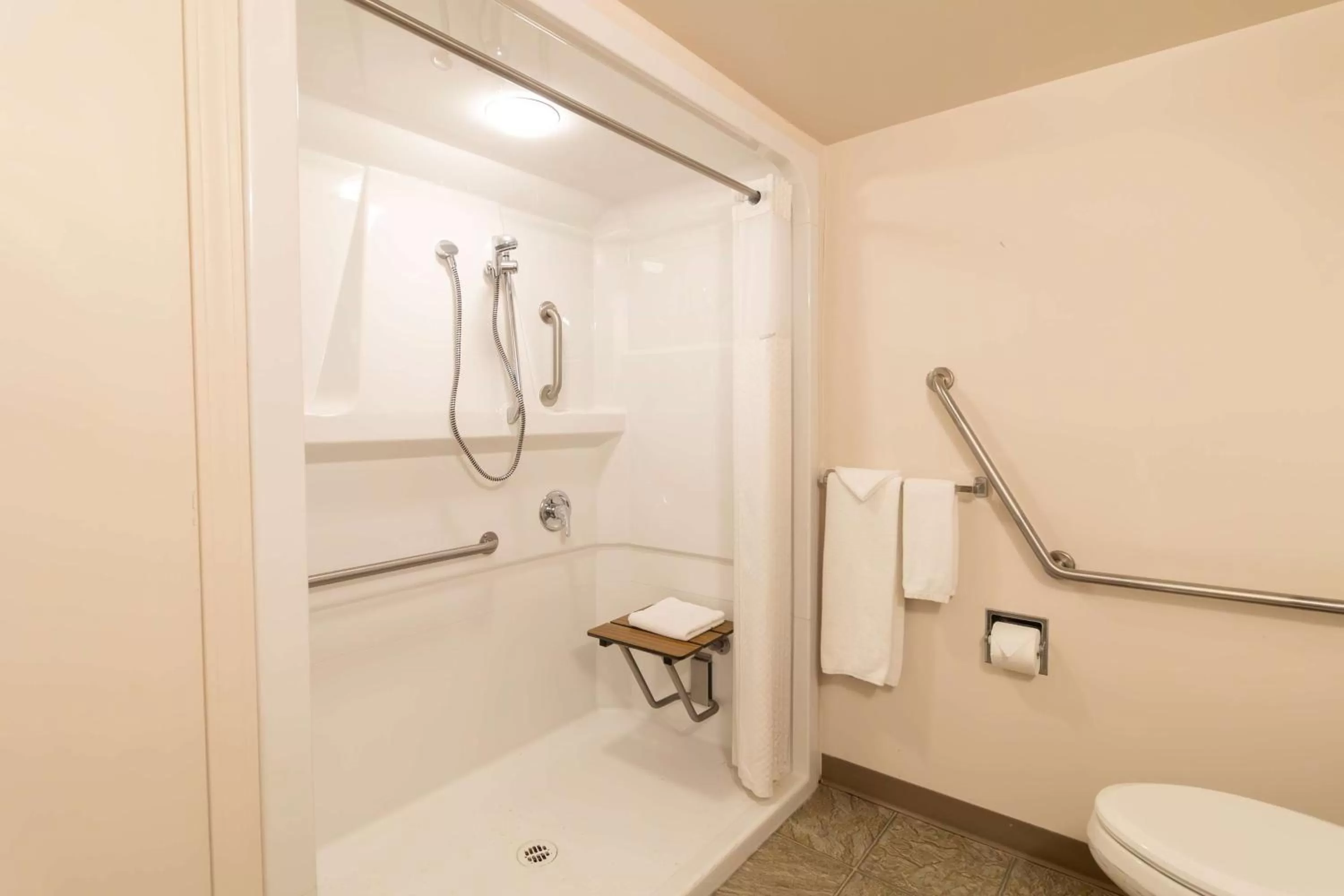 Photo of the whole room in Super 8 by Wyndham Prince George