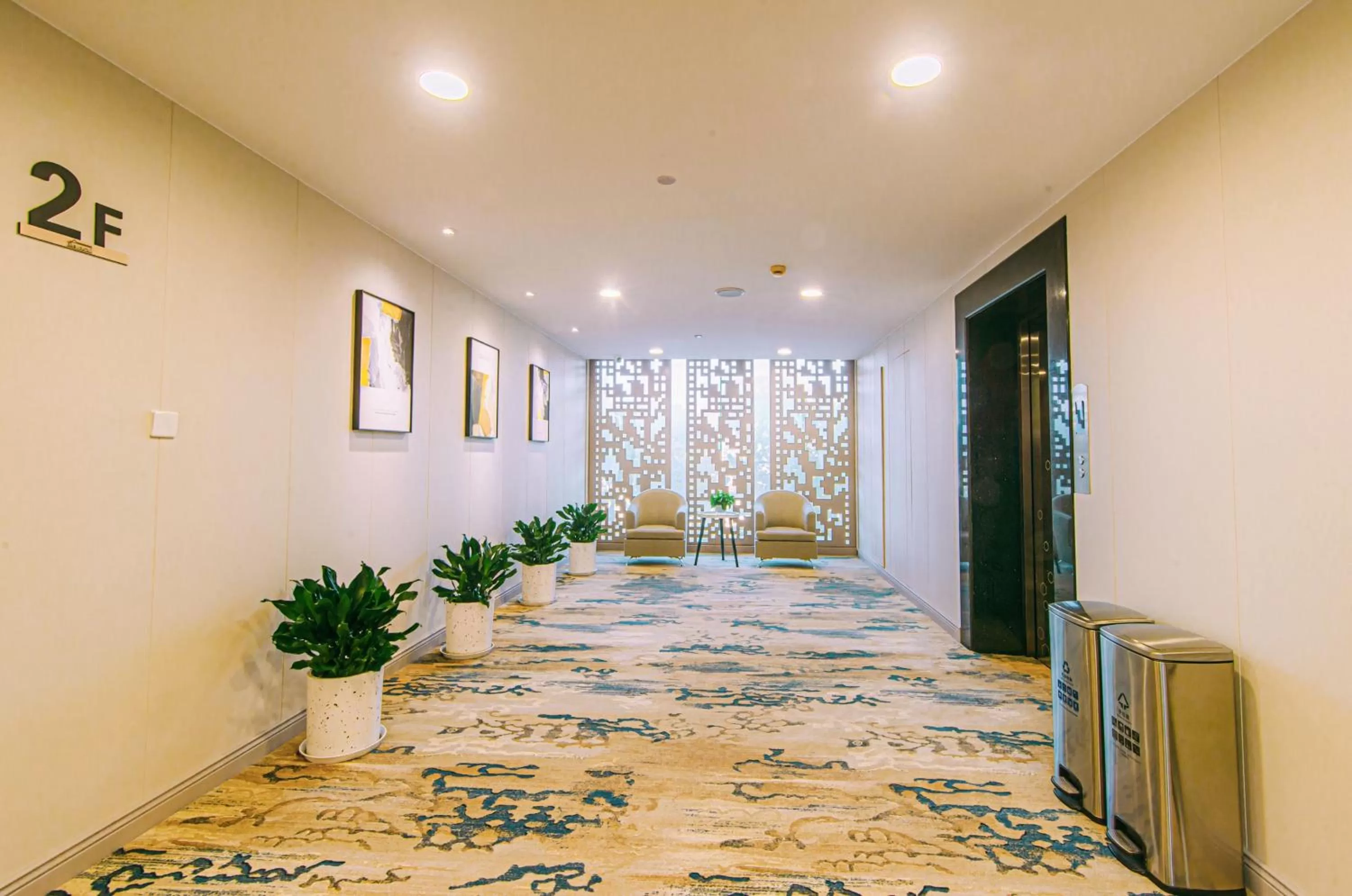 Seating area in Shanghai JOYFUL YARD Hotel-Free shuttle bus to Pudong Airport and Disneyland