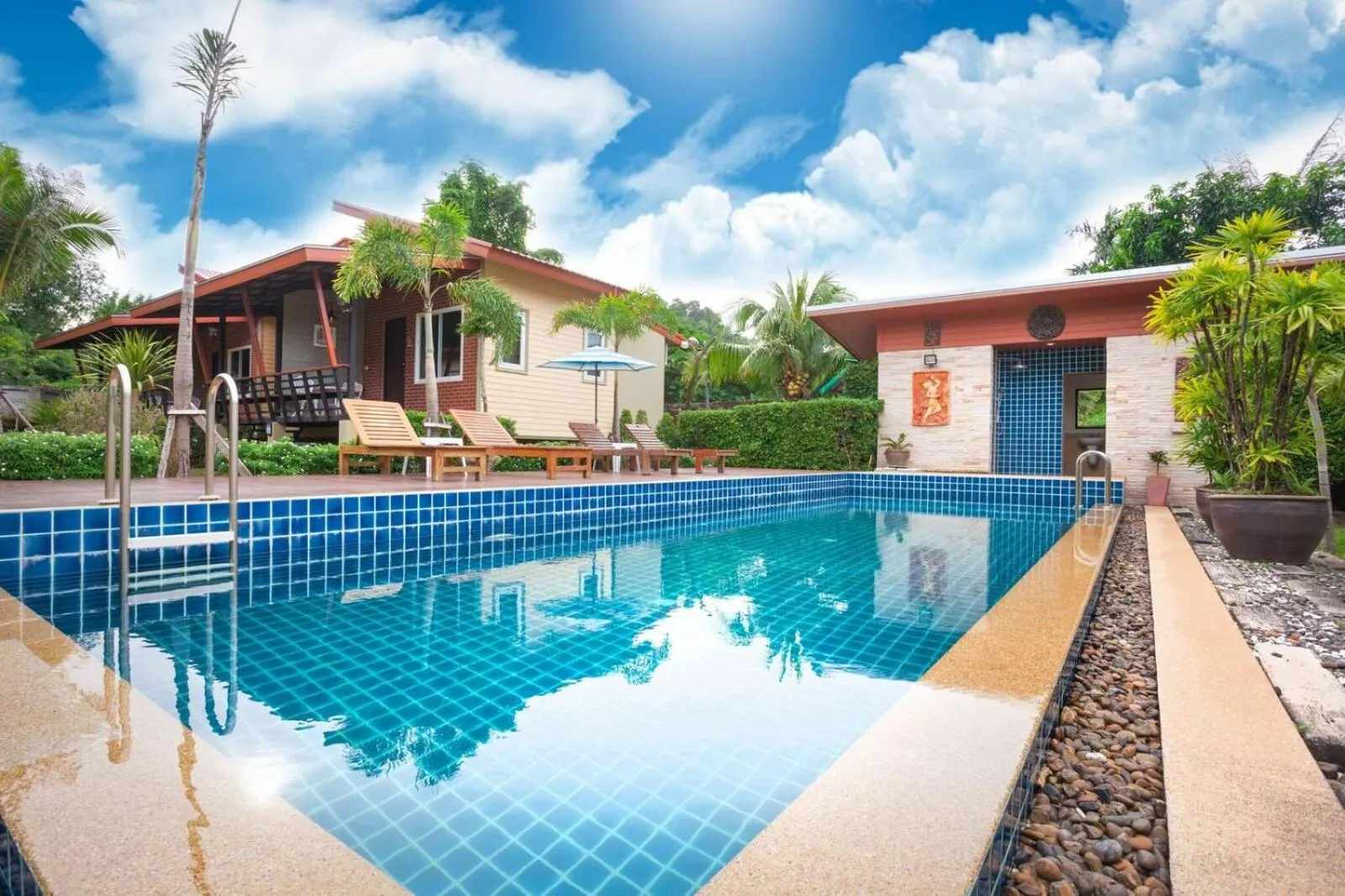 Swimming pool in Siray Green Resort