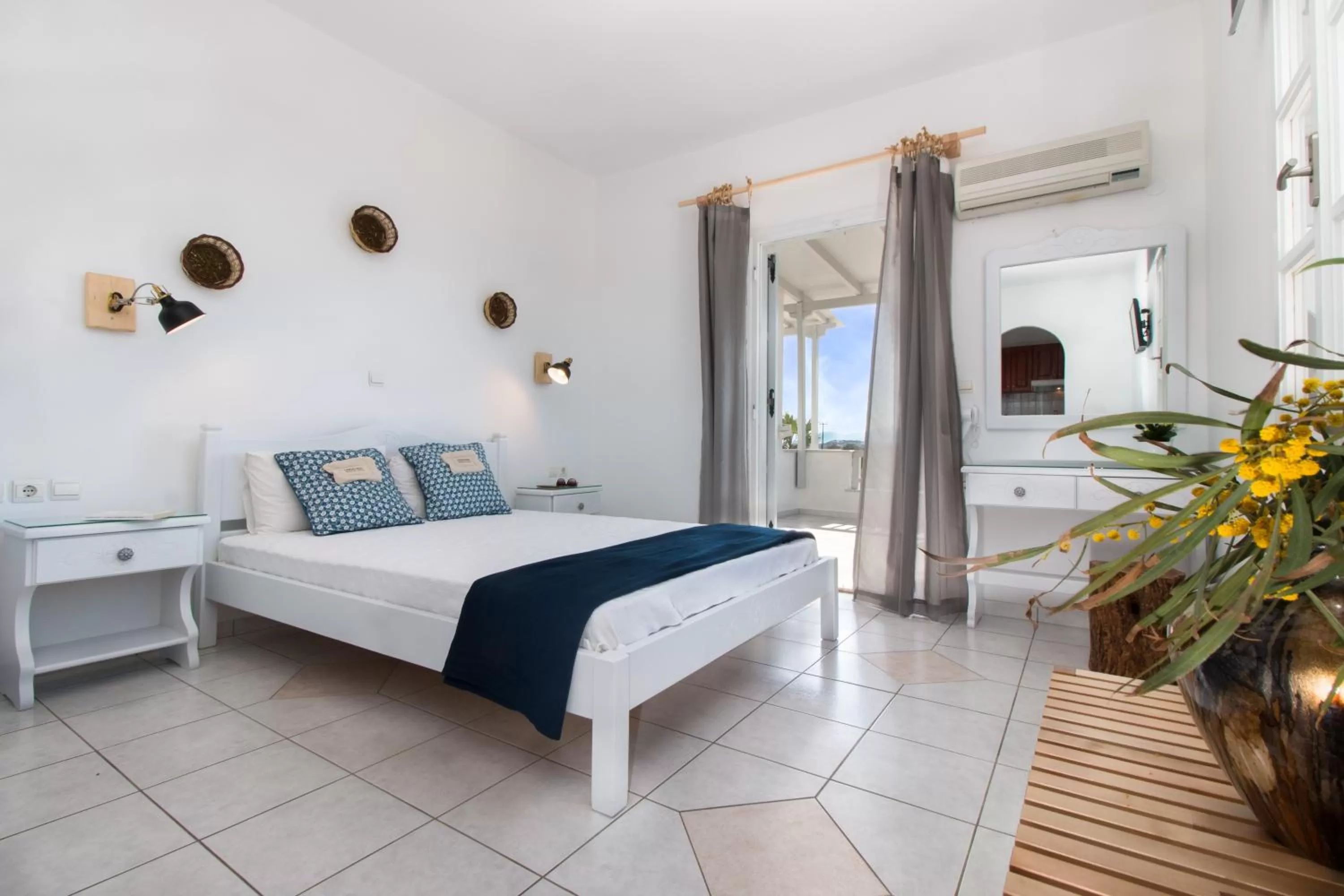 Photo of the whole room, Bed in Ktima Bianco