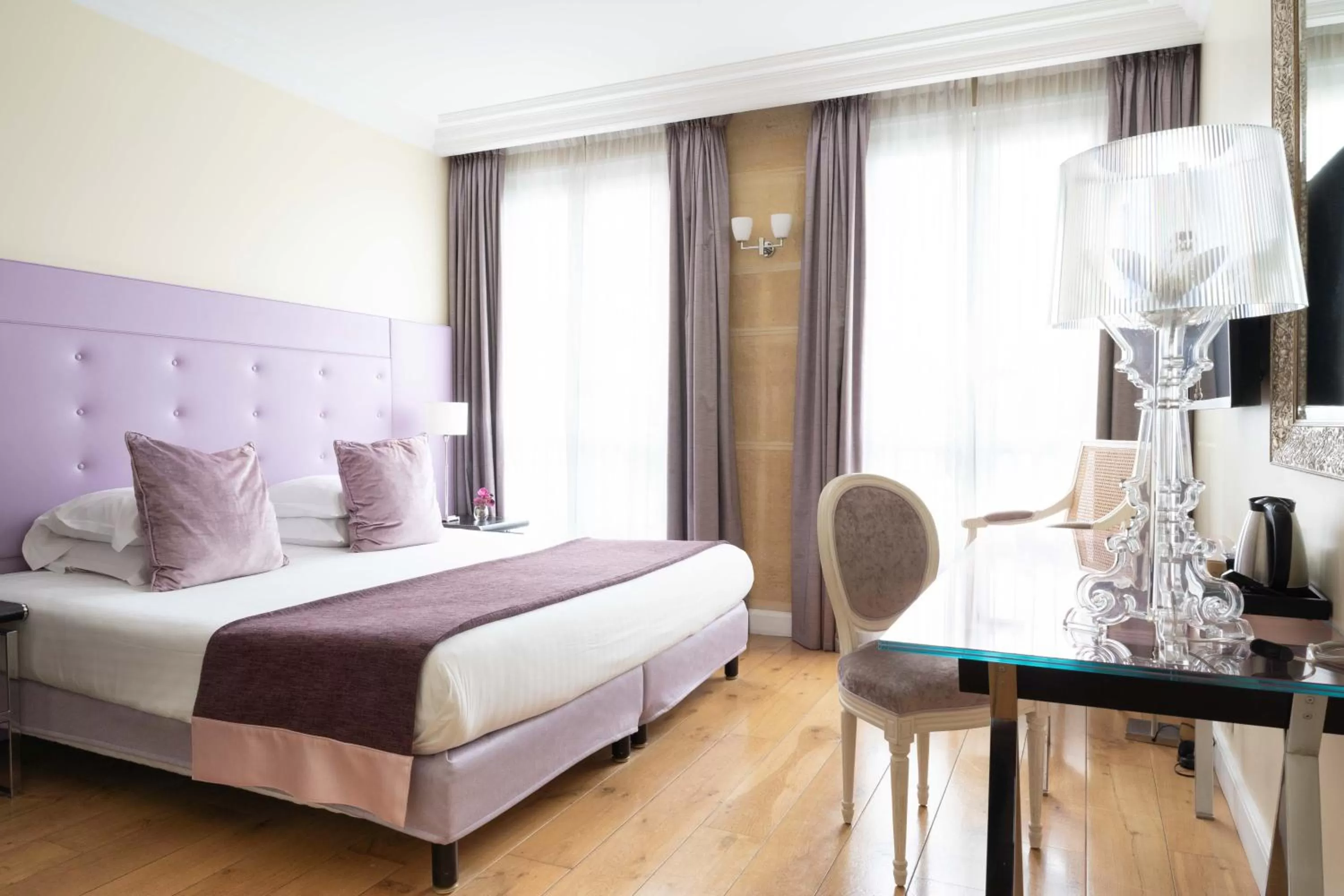 Bedroom, Bed in Le 123 Elysees - Astotel