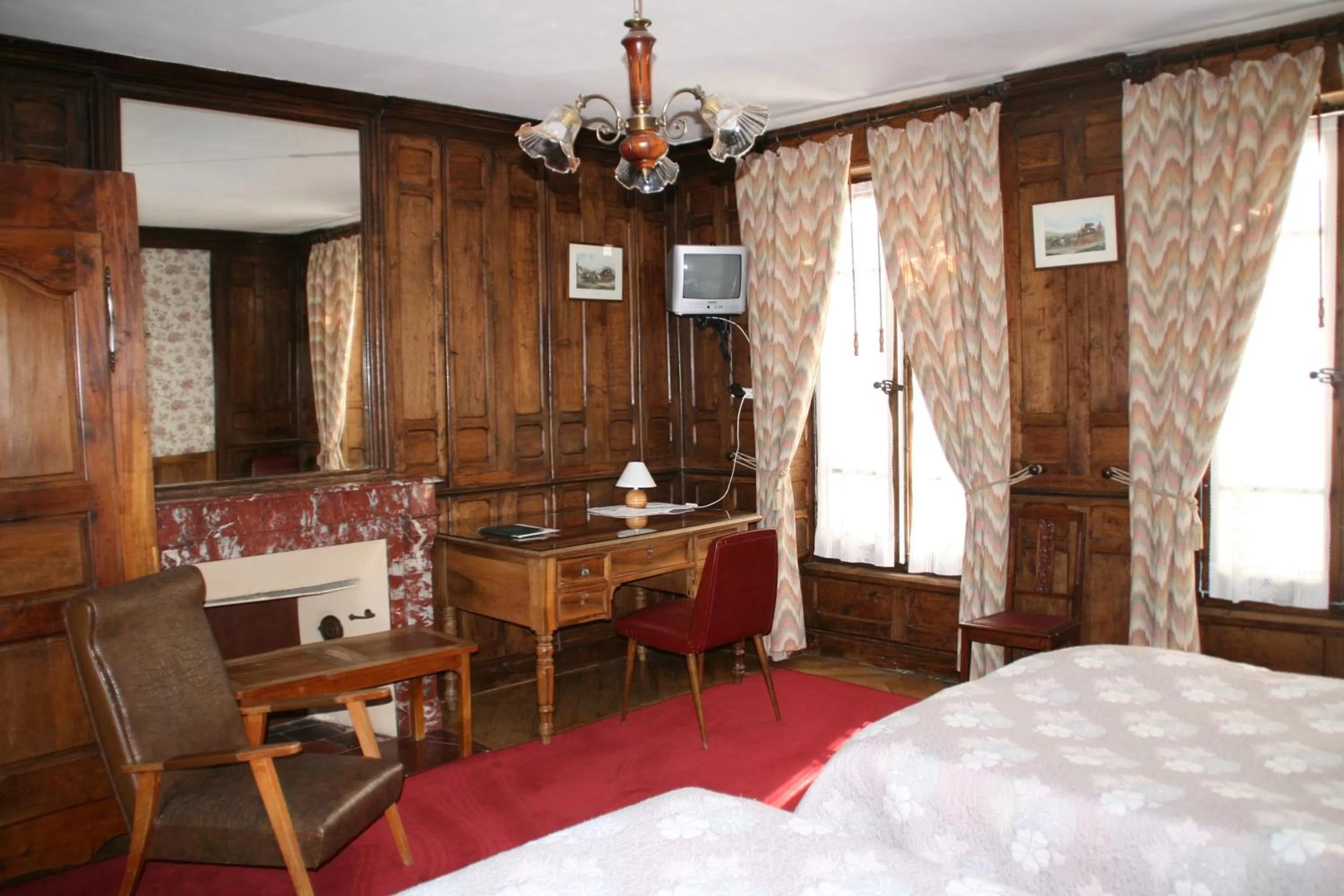 Photo of the whole room in Hôtel Le Portalou