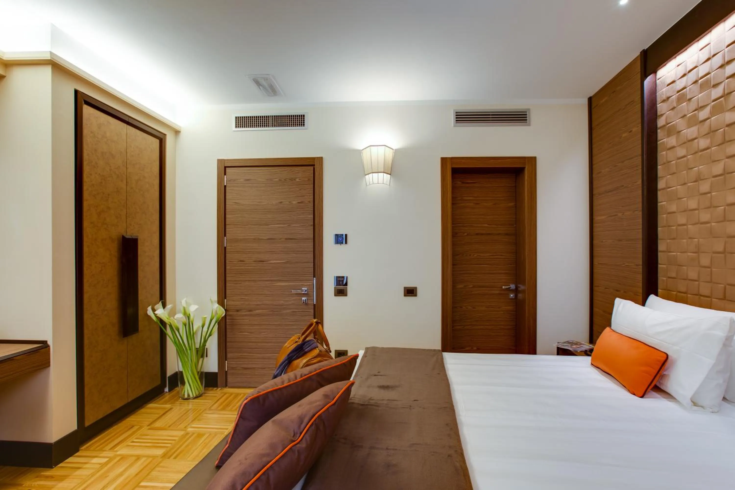 Photo of the whole room, Bed in Solo Experience Hotel