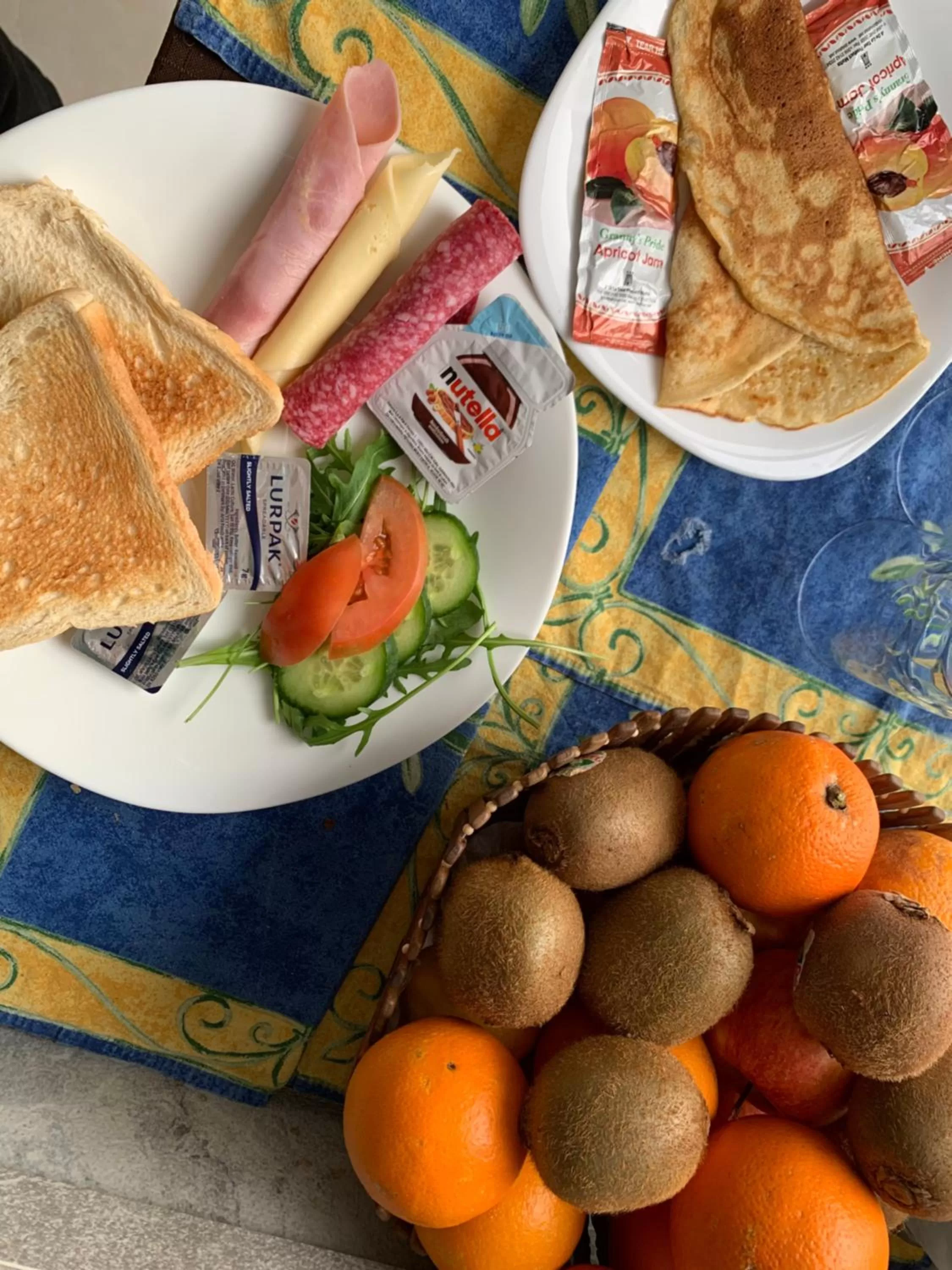 Breakfast in Mon-Chery