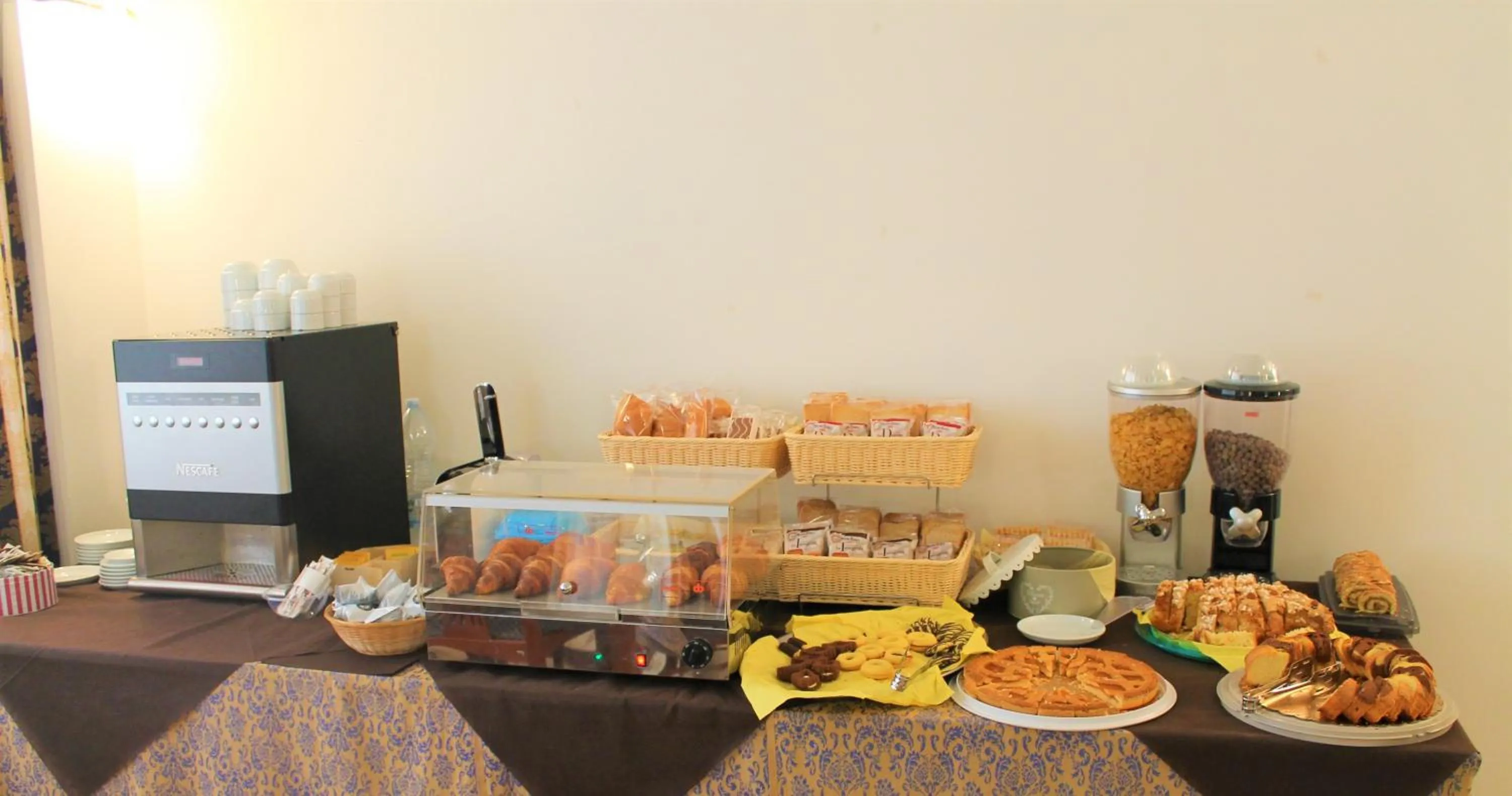 Buffet breakfast in Hotel Santa Lucia