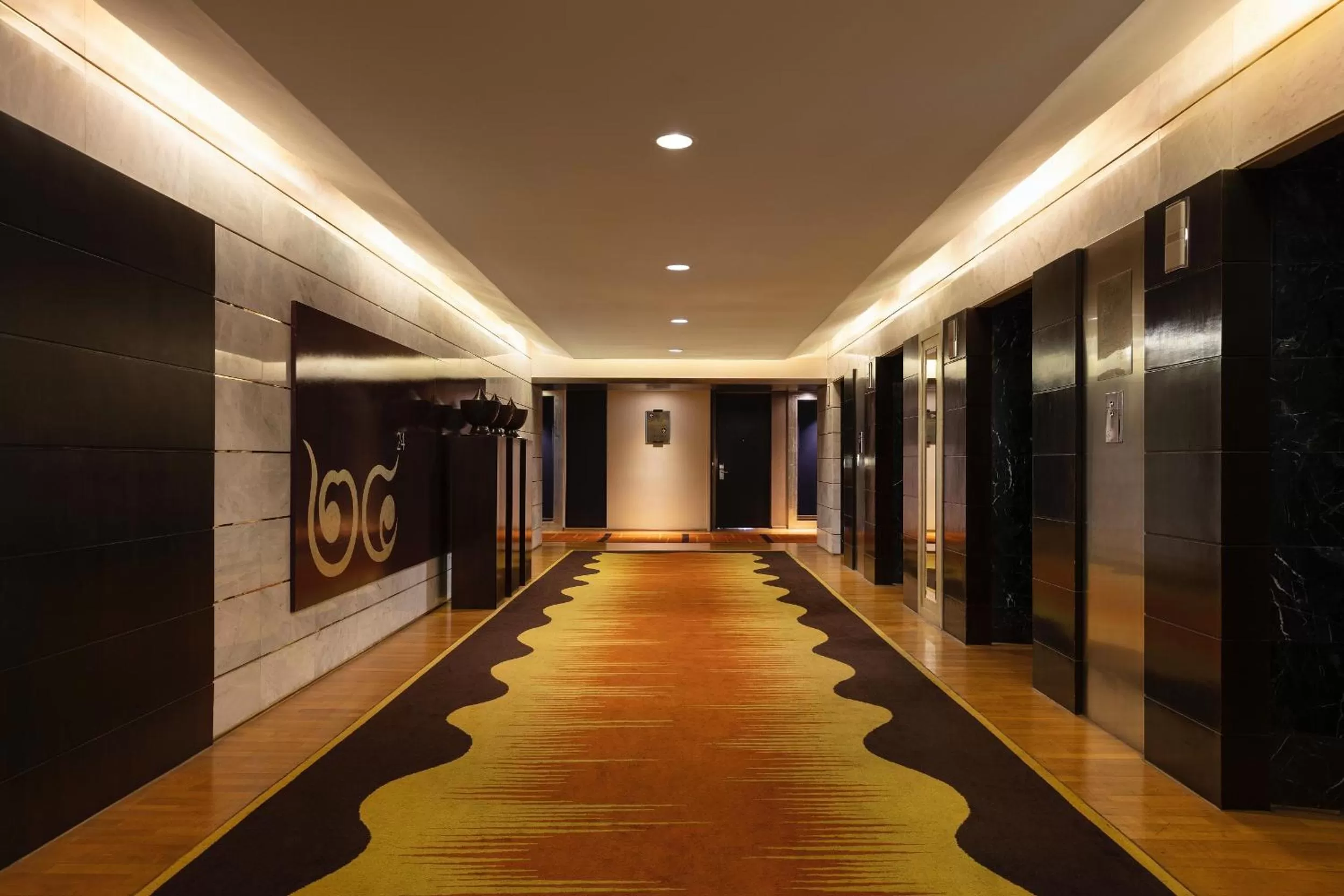 elevator in lebua at State Tower