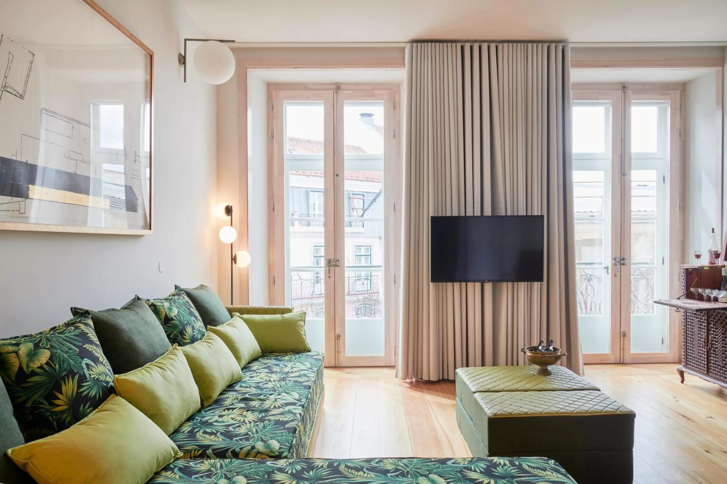 TV and multimedia in Cais Urban Lodge