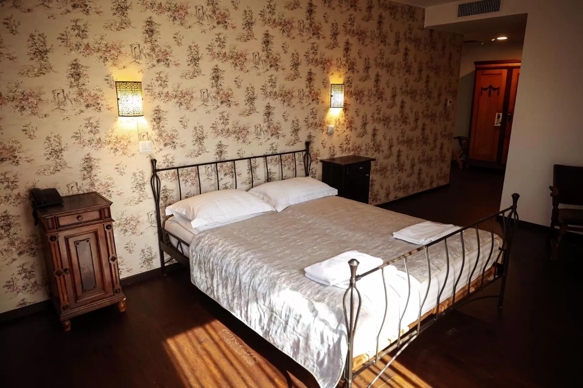 Bed in Hotel Senator