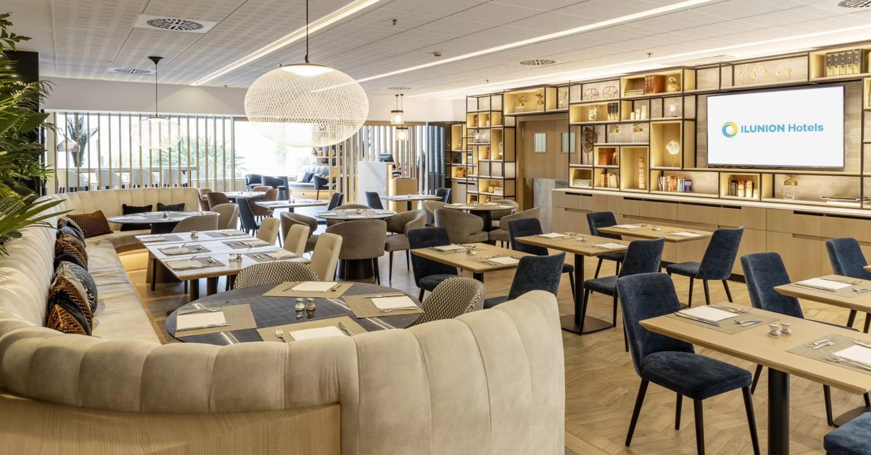 Restaurant/places to eat in Ilunion Barcelona