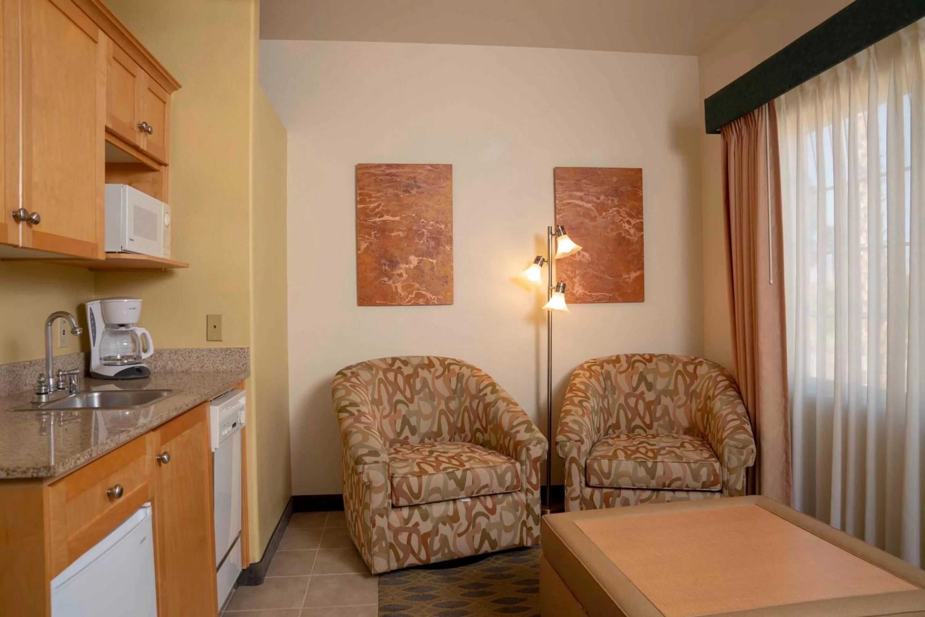 Seating area in Raintree's Cimarron Golf Resort Palm Springs