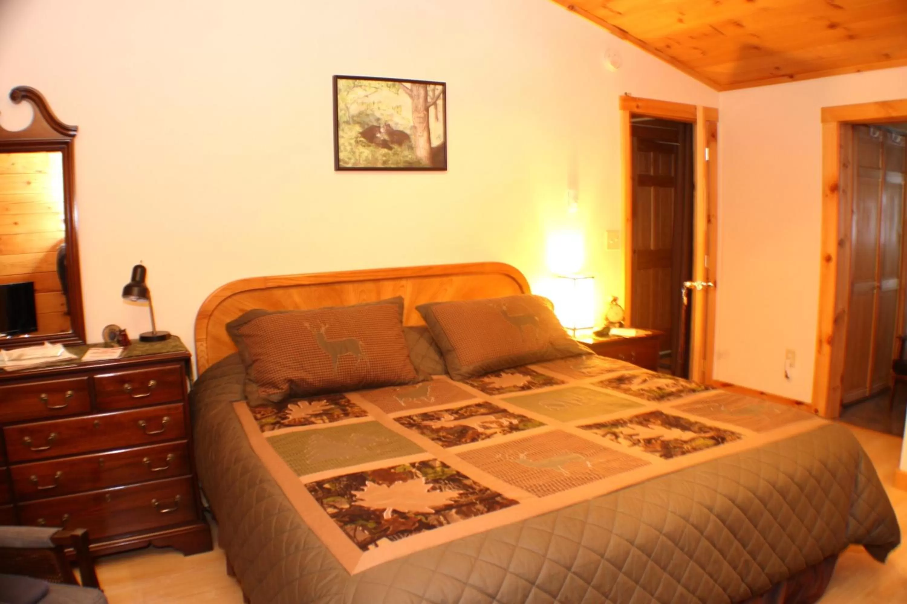 Bed in The Old Tioga Inn Bed and Breakfast