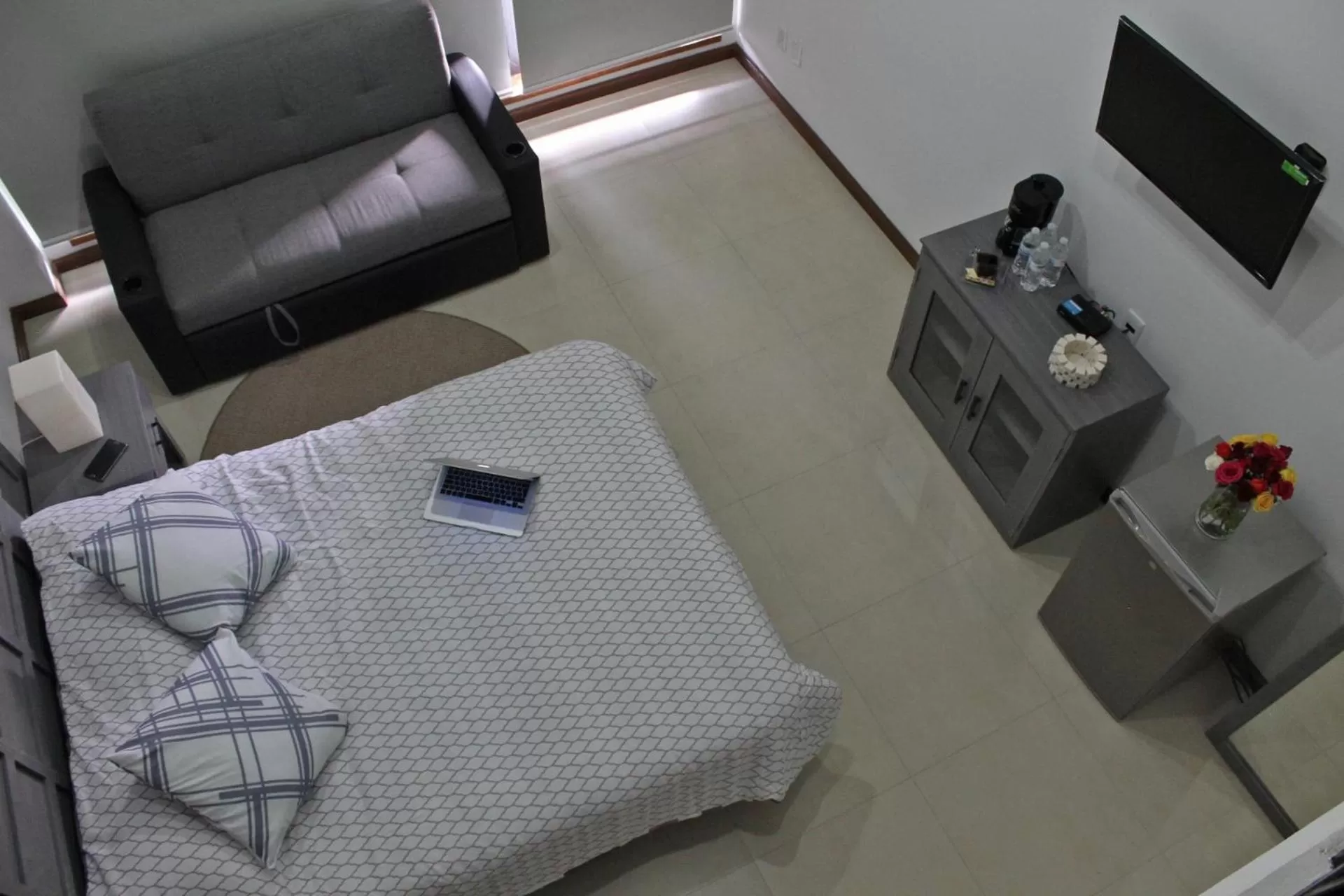 Coffee/tea facilities, Bed in Grand Gardenia