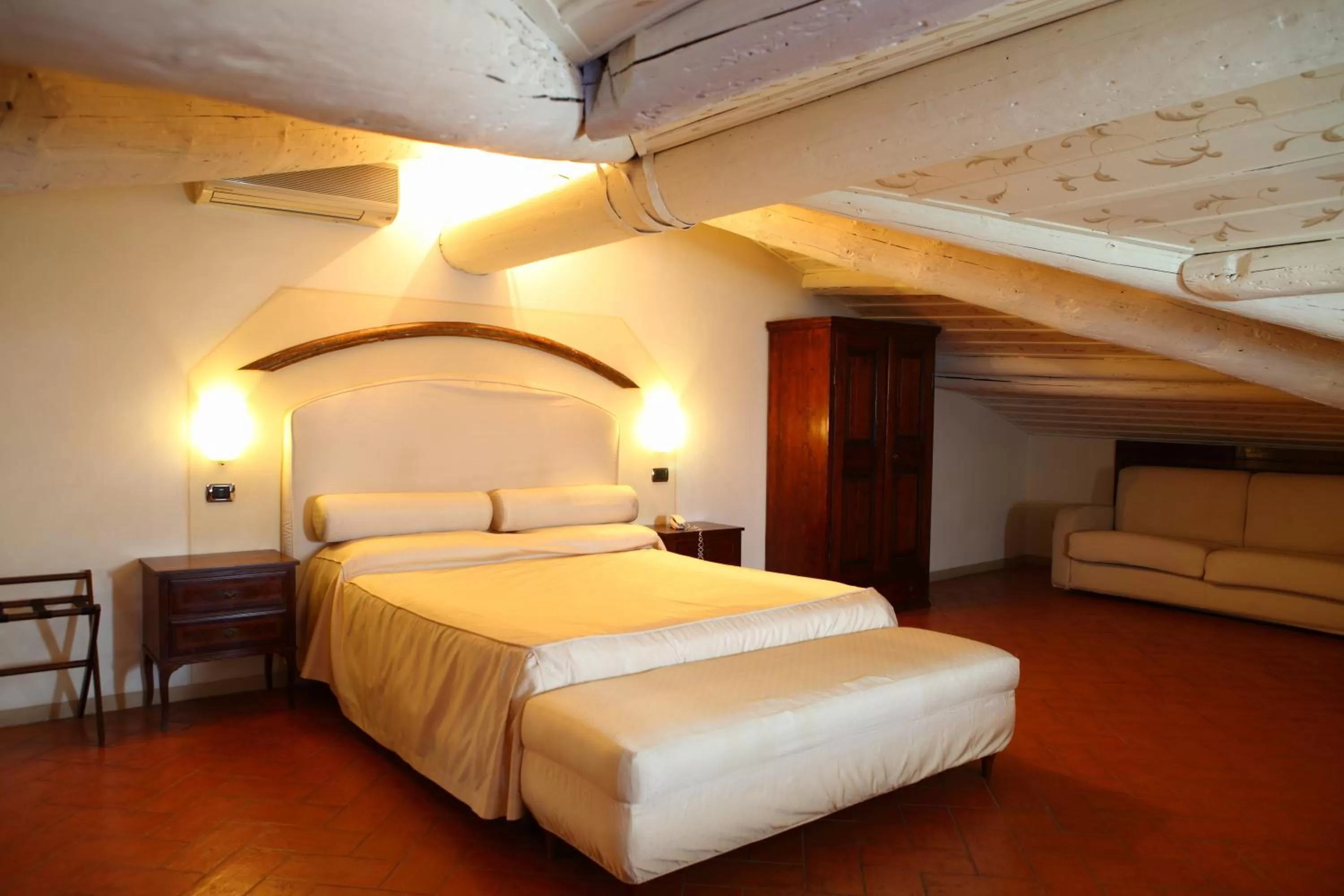 Bedroom, Bed in Classique