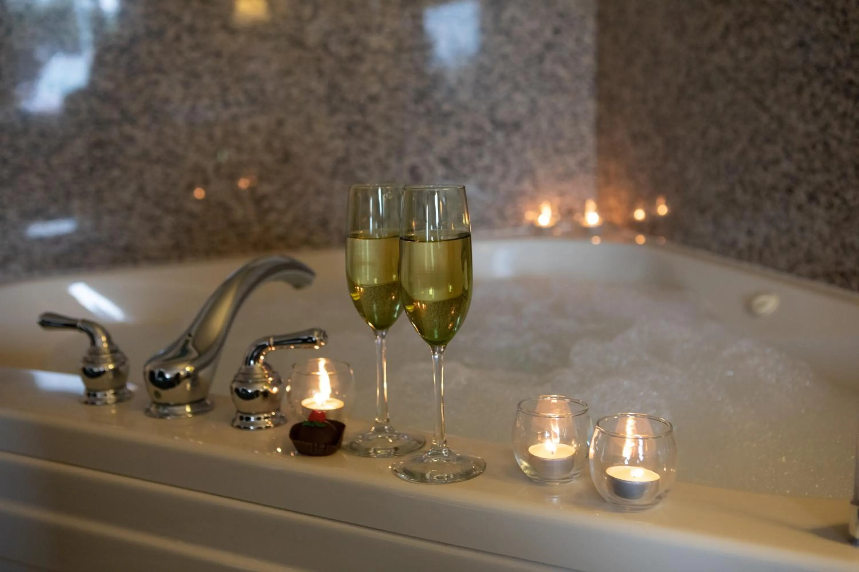 Emerald Dolphin Inn & Mini Golf