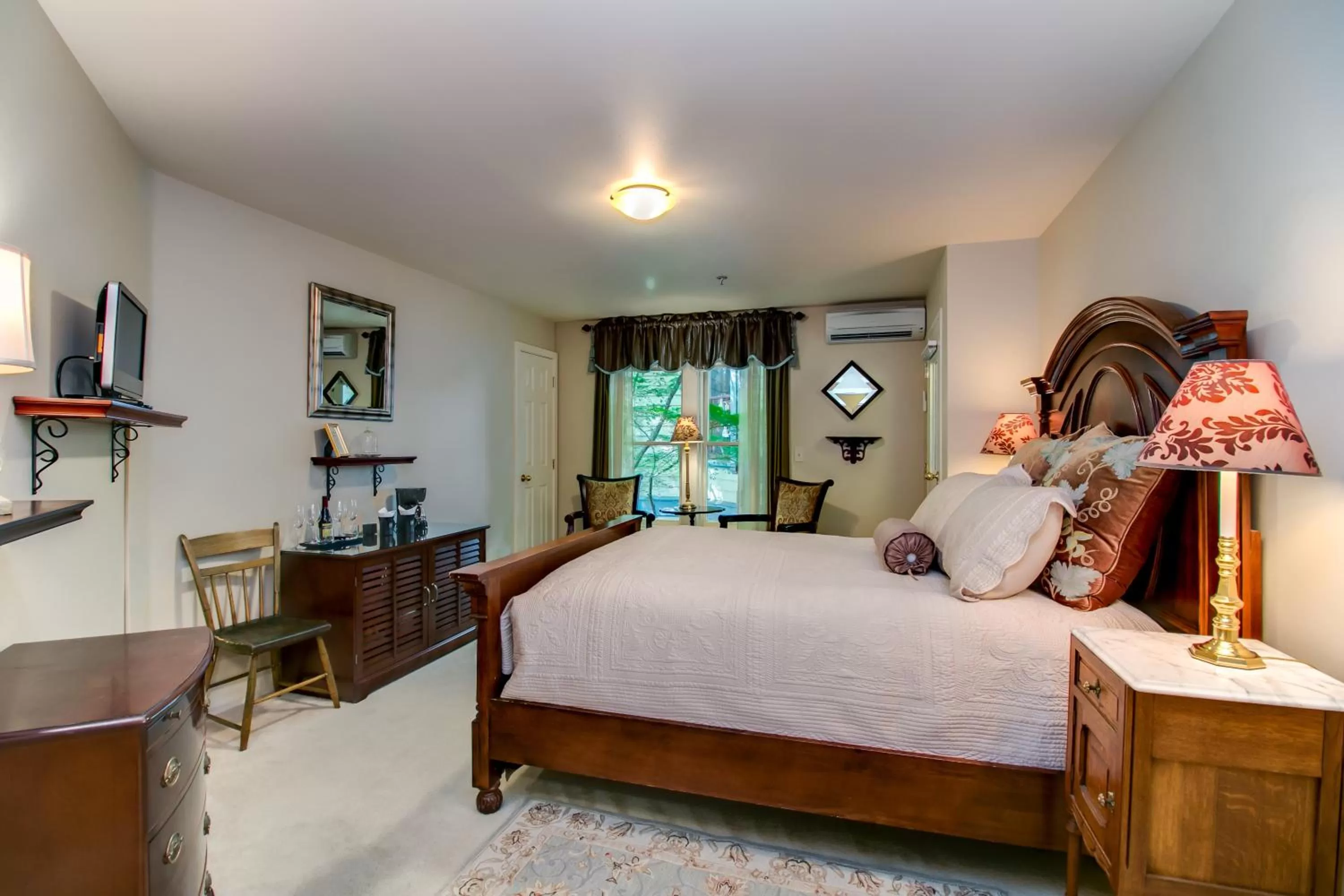 Bed in Winchester Inn