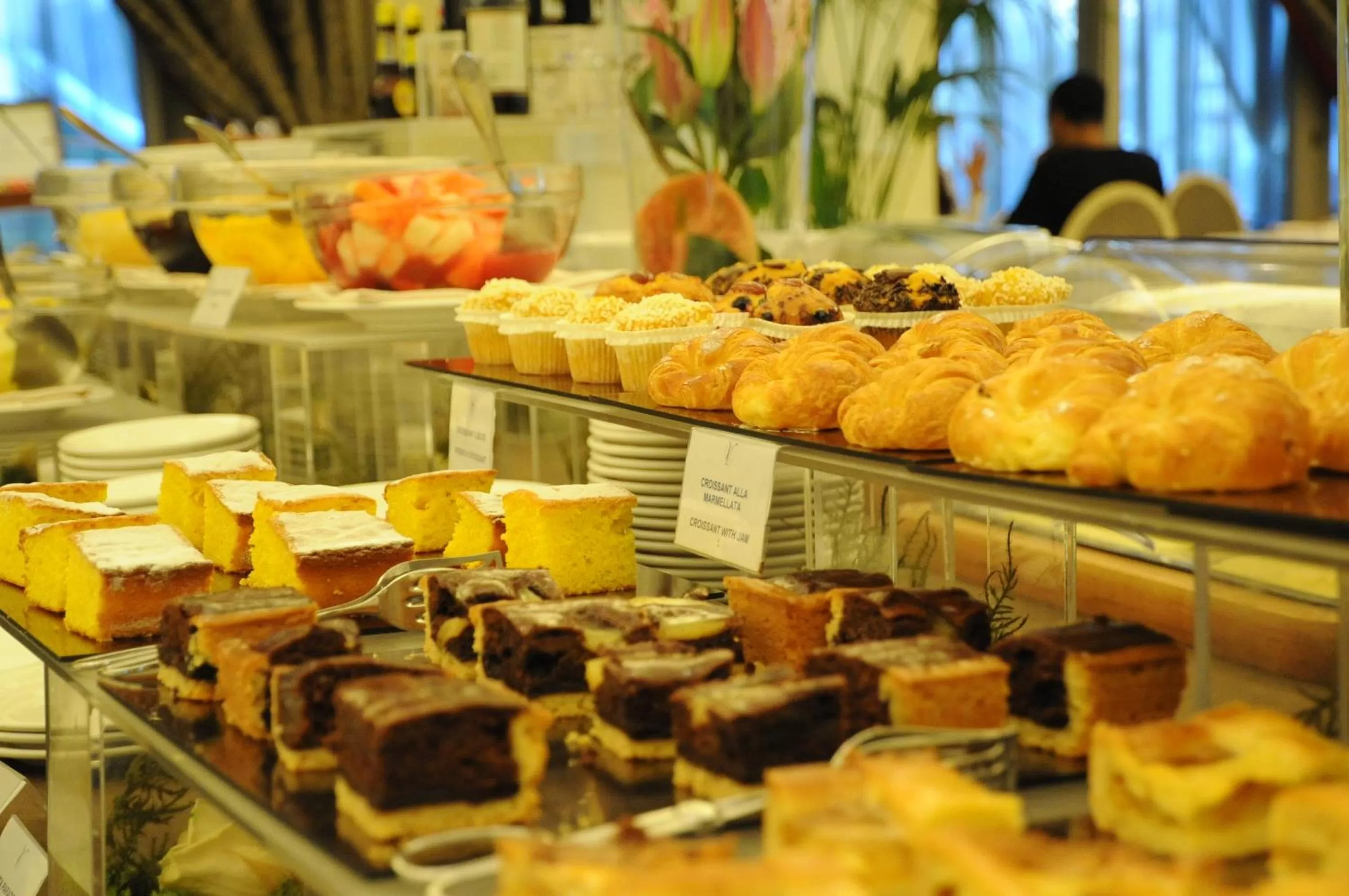 Food and drinks in Grand Visconti Palace