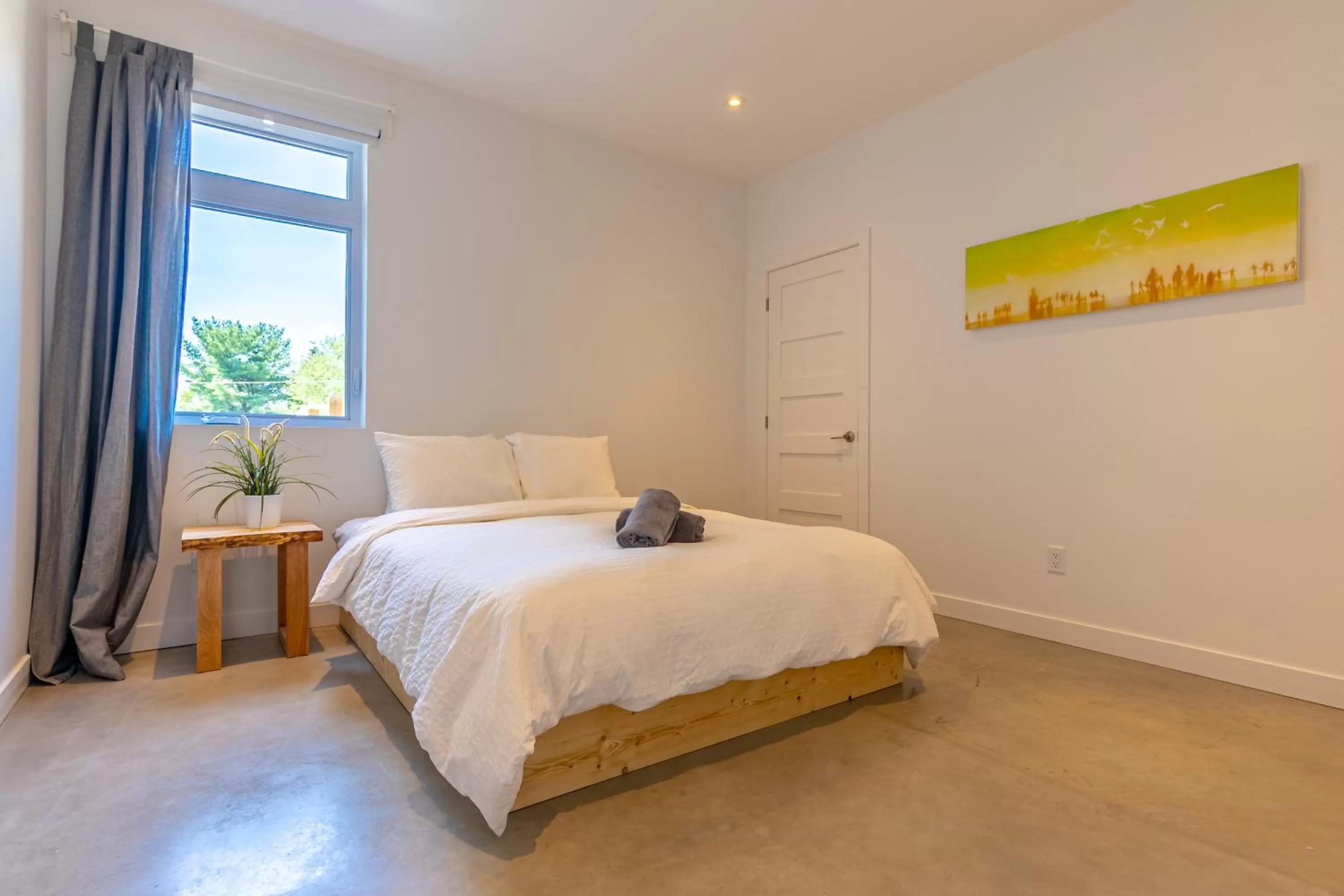 Bedroom, Bed in Hôtel Val-David - Appartements de la Gare