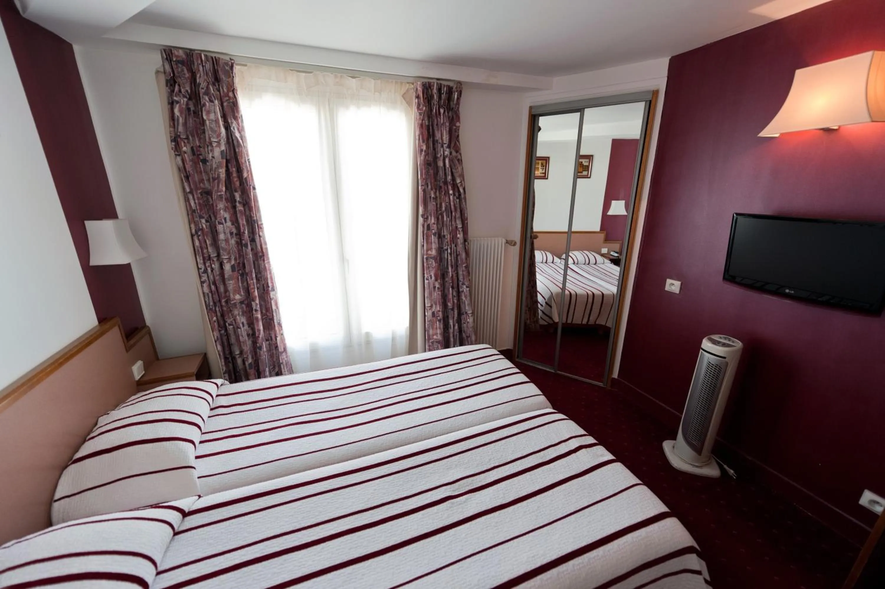 Photo of the whole room, Bed in Hotel Royal Bergère