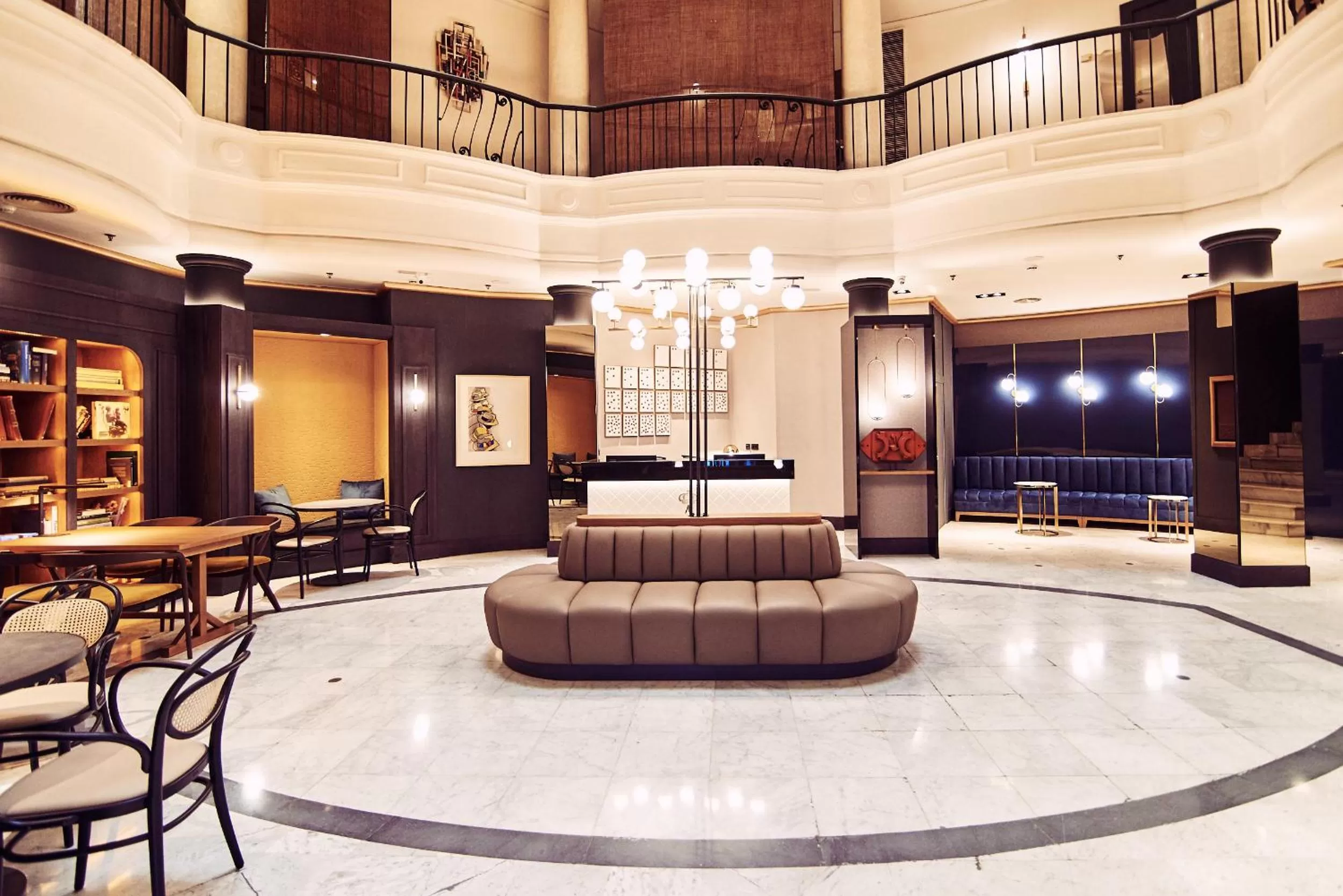 Lobby or reception in Occidental León Alfonso V