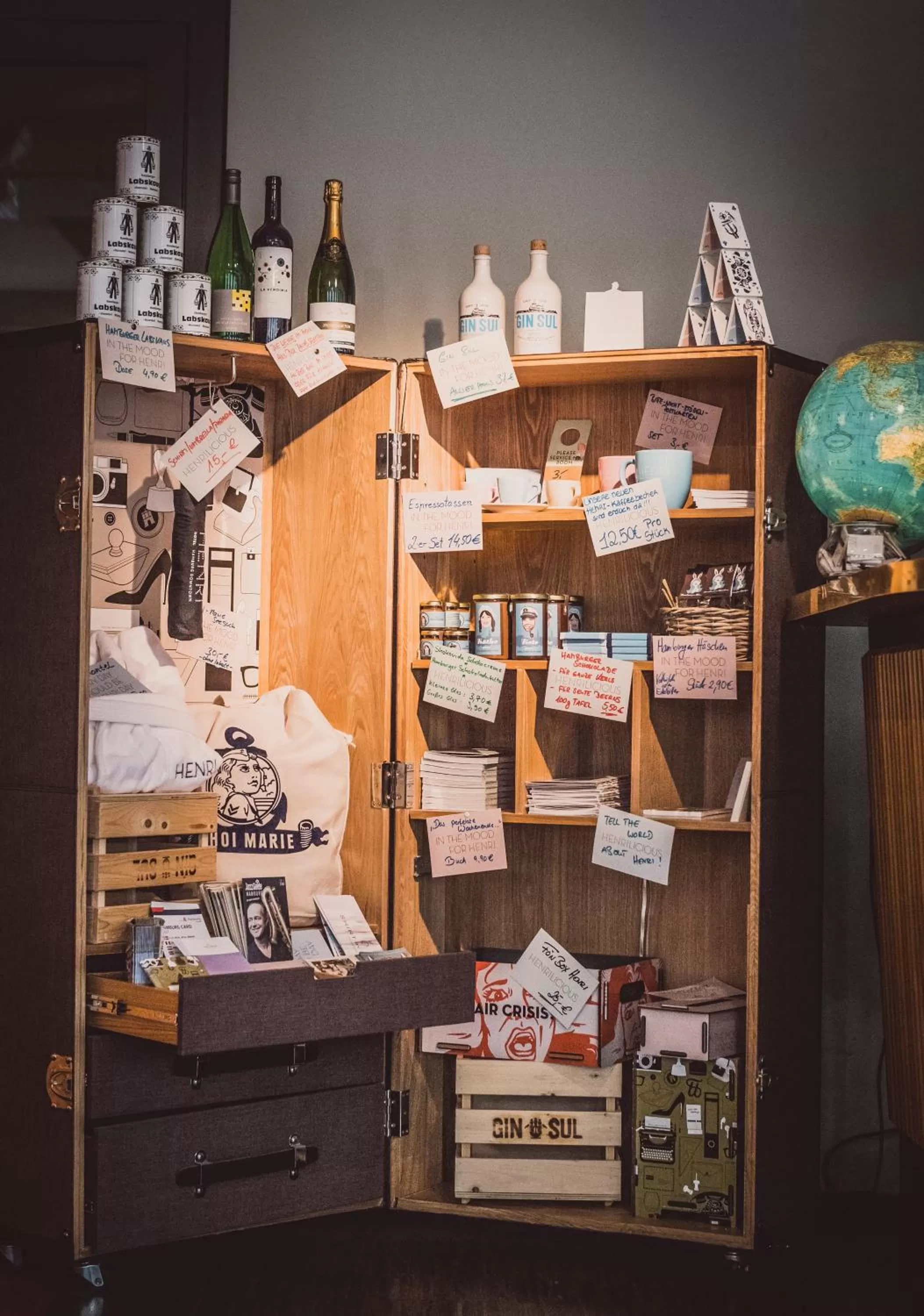 Lobby or reception in Henri Hotel Hamburg Downtown