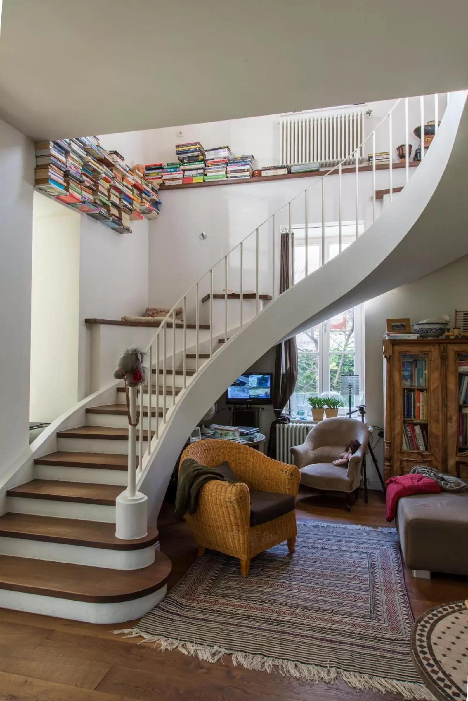 Communal lounge/ TV room in Embassy Row BnB