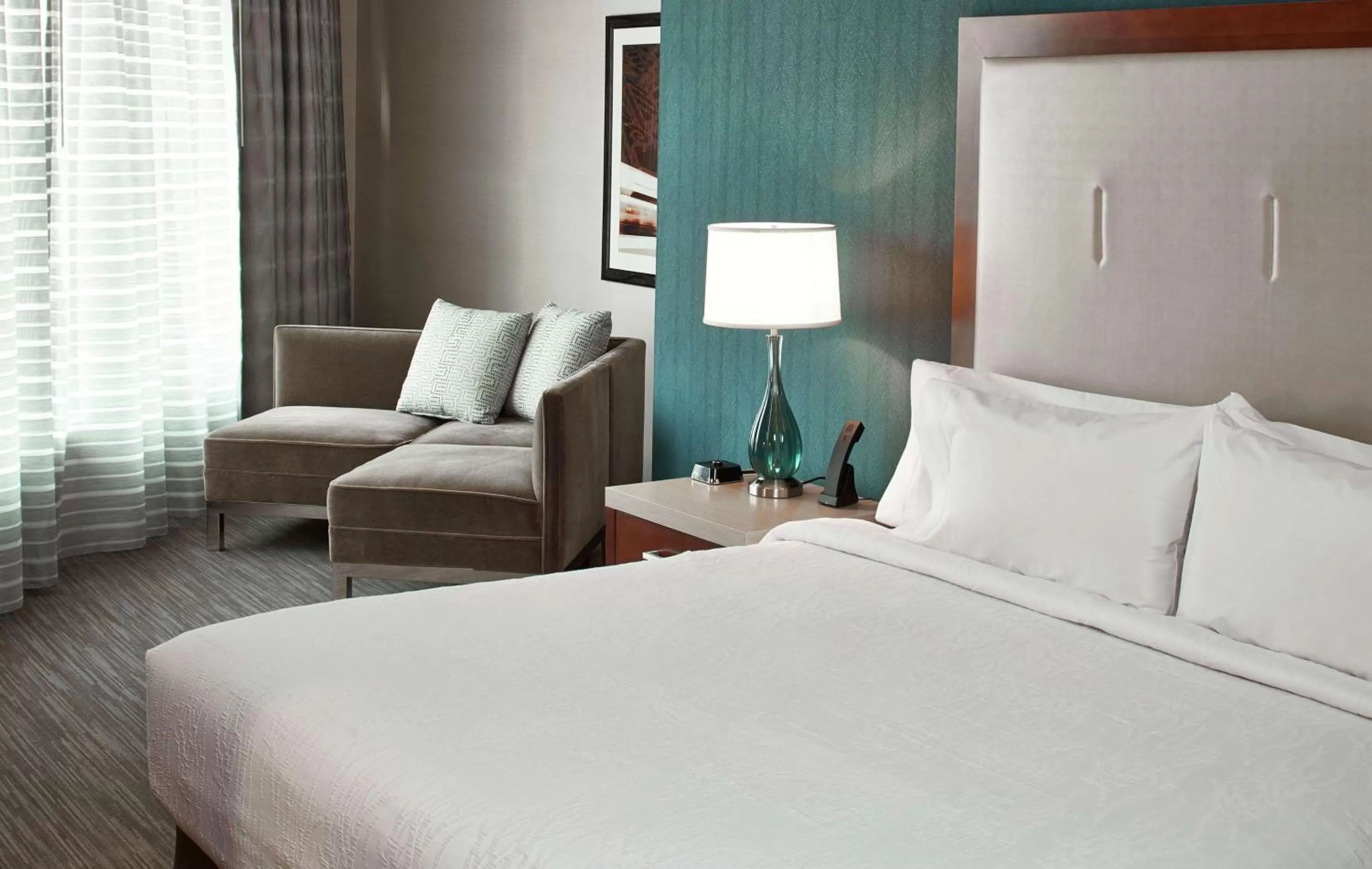 Living room, Bed in Hilton Garden Inn Phoenix Downtown