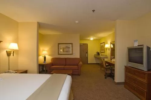 Photo of the whole room, Bed in Holiday Inn Express & Suites - Laredo-Event Center Area by IHG