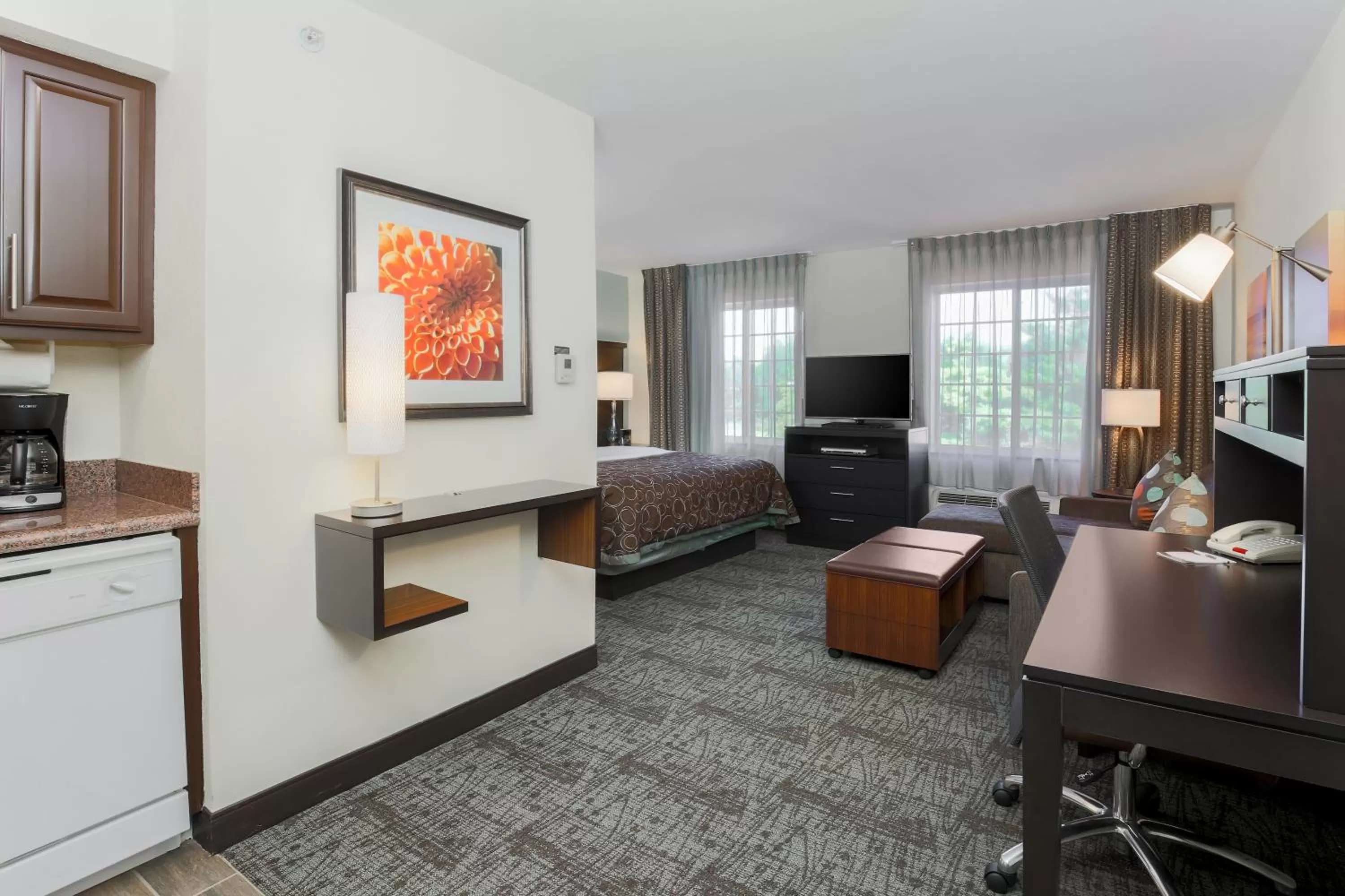 Photo of the whole room, Bed in Staybridge Suites-Philadelphia/Mount Laurel by IHG